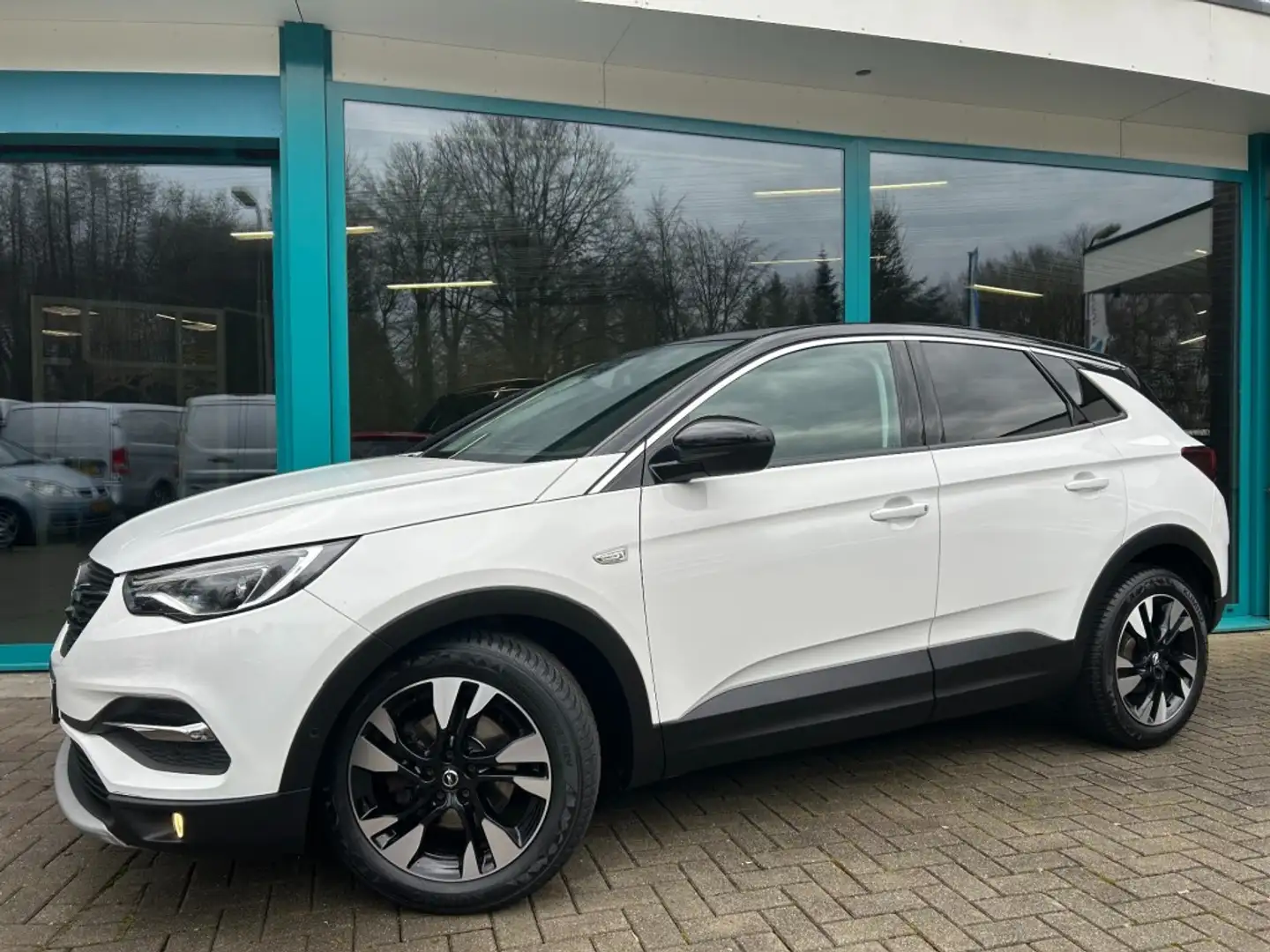 Opel Grandland X 1.2 TURBO SPORT Navi, CarPlay, Camera, LED, TrHa Bílá - 1