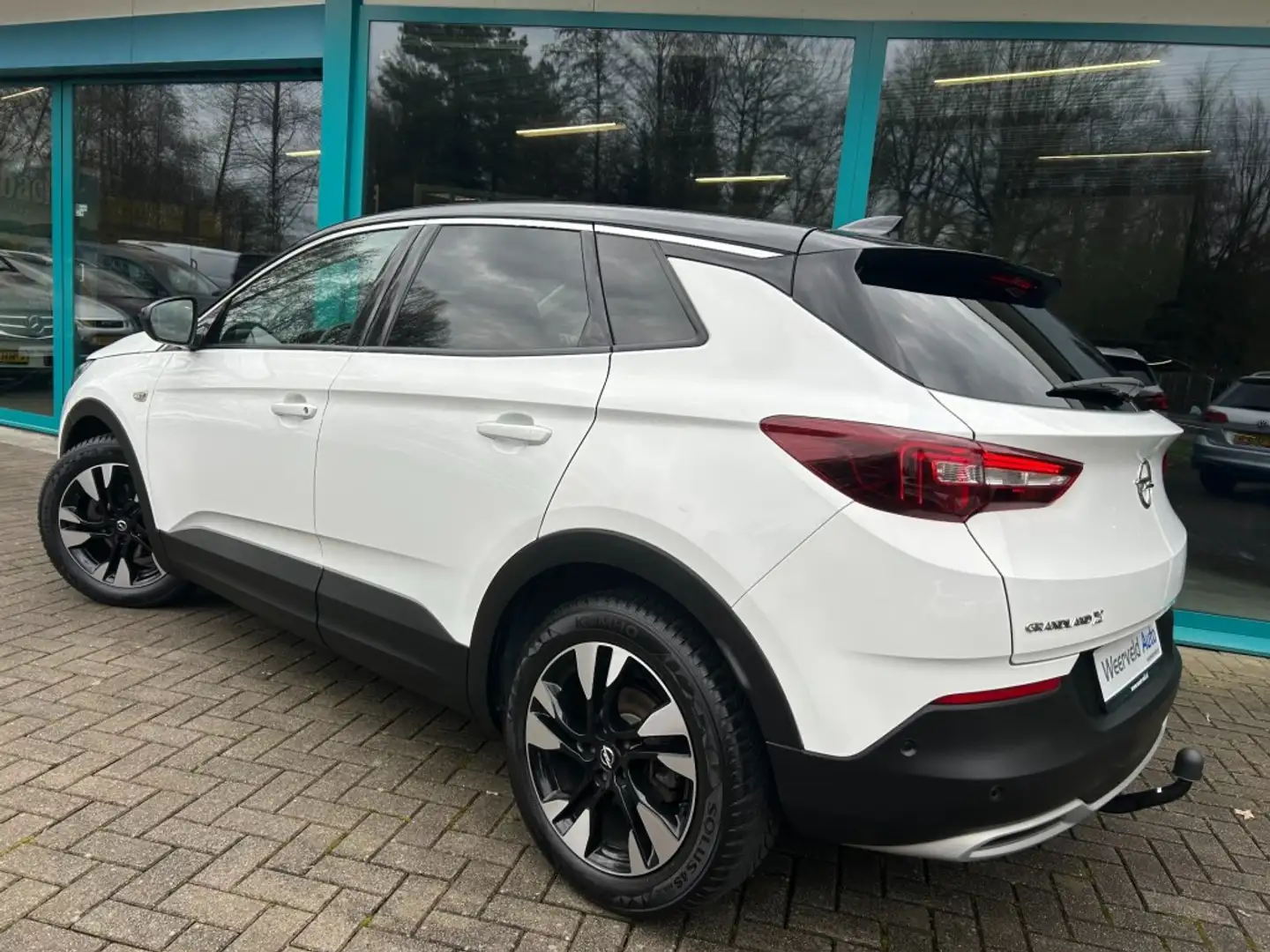 Opel Grandland X 1.2 TURBO SPORT Navi, CarPlay, Camera, LED, TrHa Bílá - 2