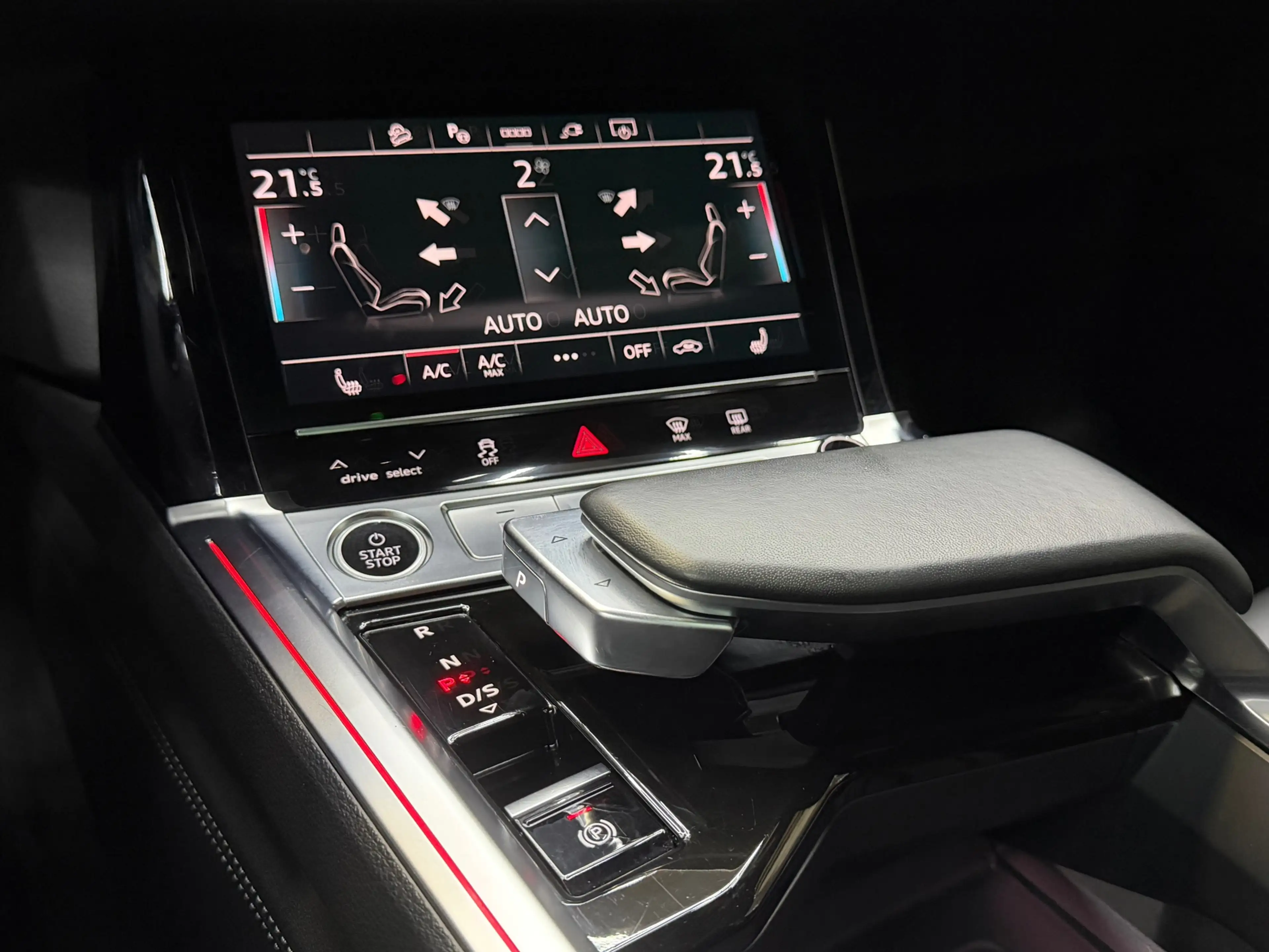 Audi Q8 e-tron SQ8 50 quattro S Edition 95 kWh,21"LM, Pano, Adapt — photo 18