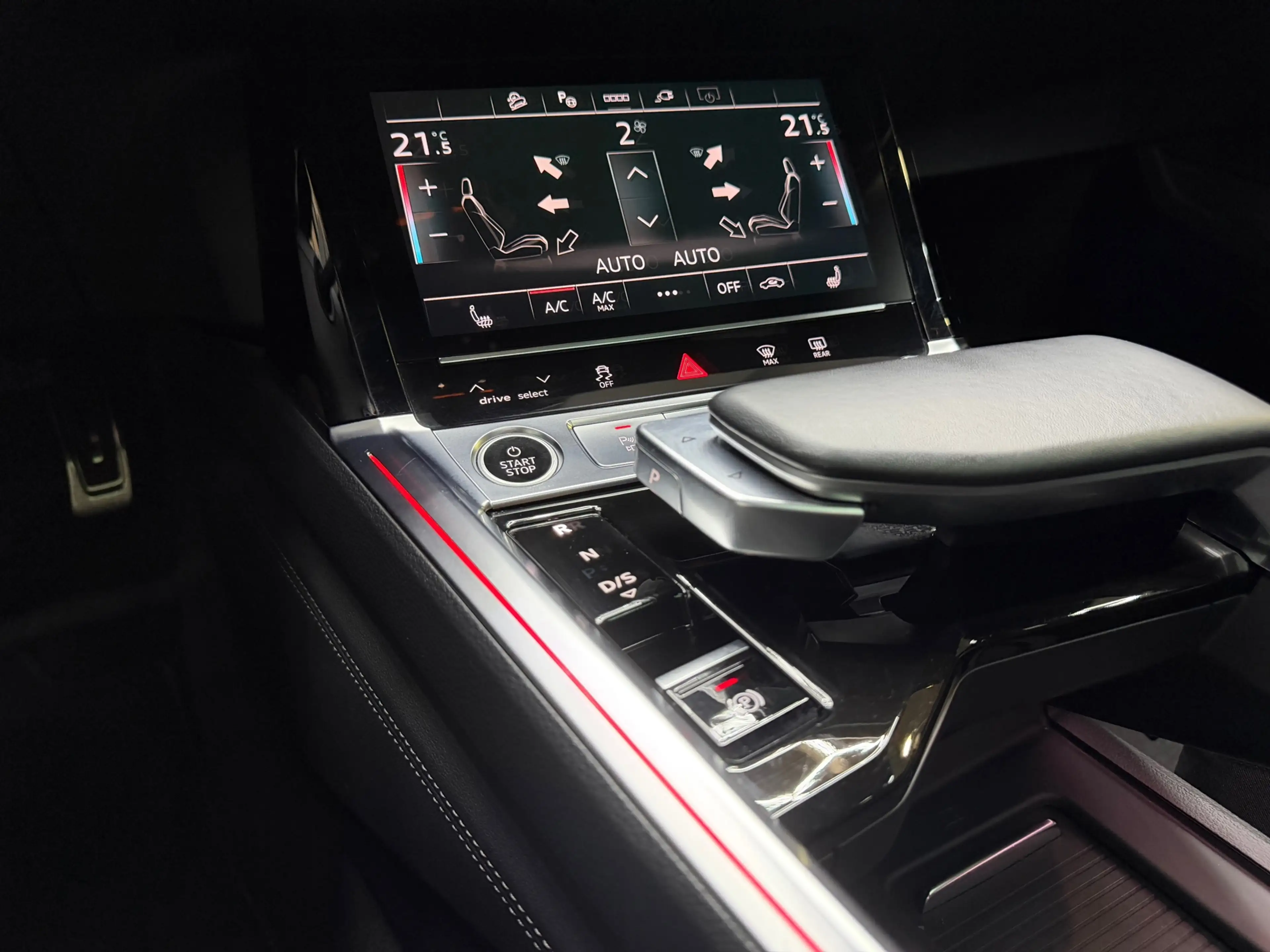 Audi Q8 e-tron SQ8 50 quattro S Edition 95 kWh,21"LM, Pano, Adapt — photo 20