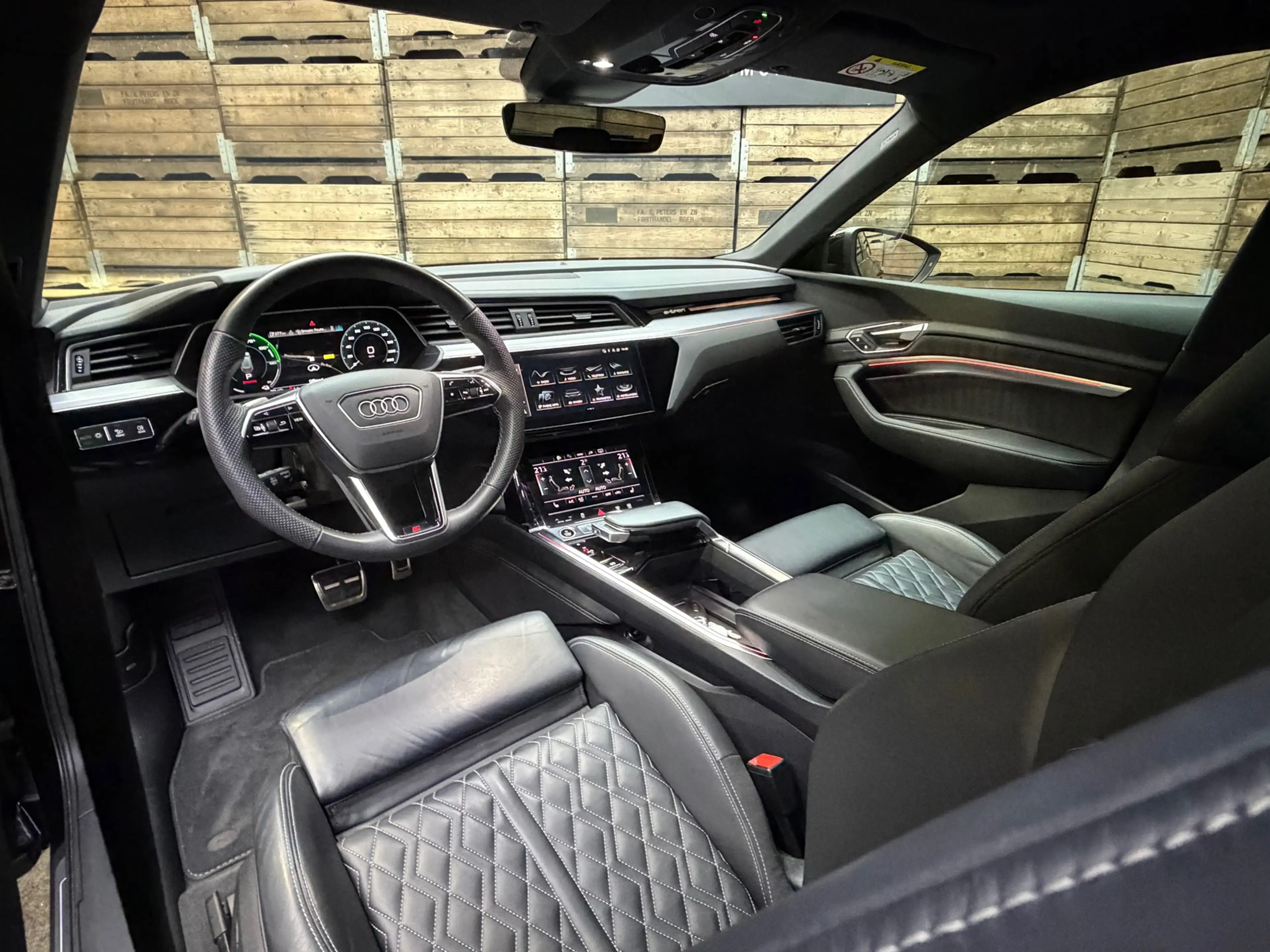 Audi Q8 e-tron SQ8 50 quattro S Edition 95 kWh,21"LM, Pano, Adapt — photo 7