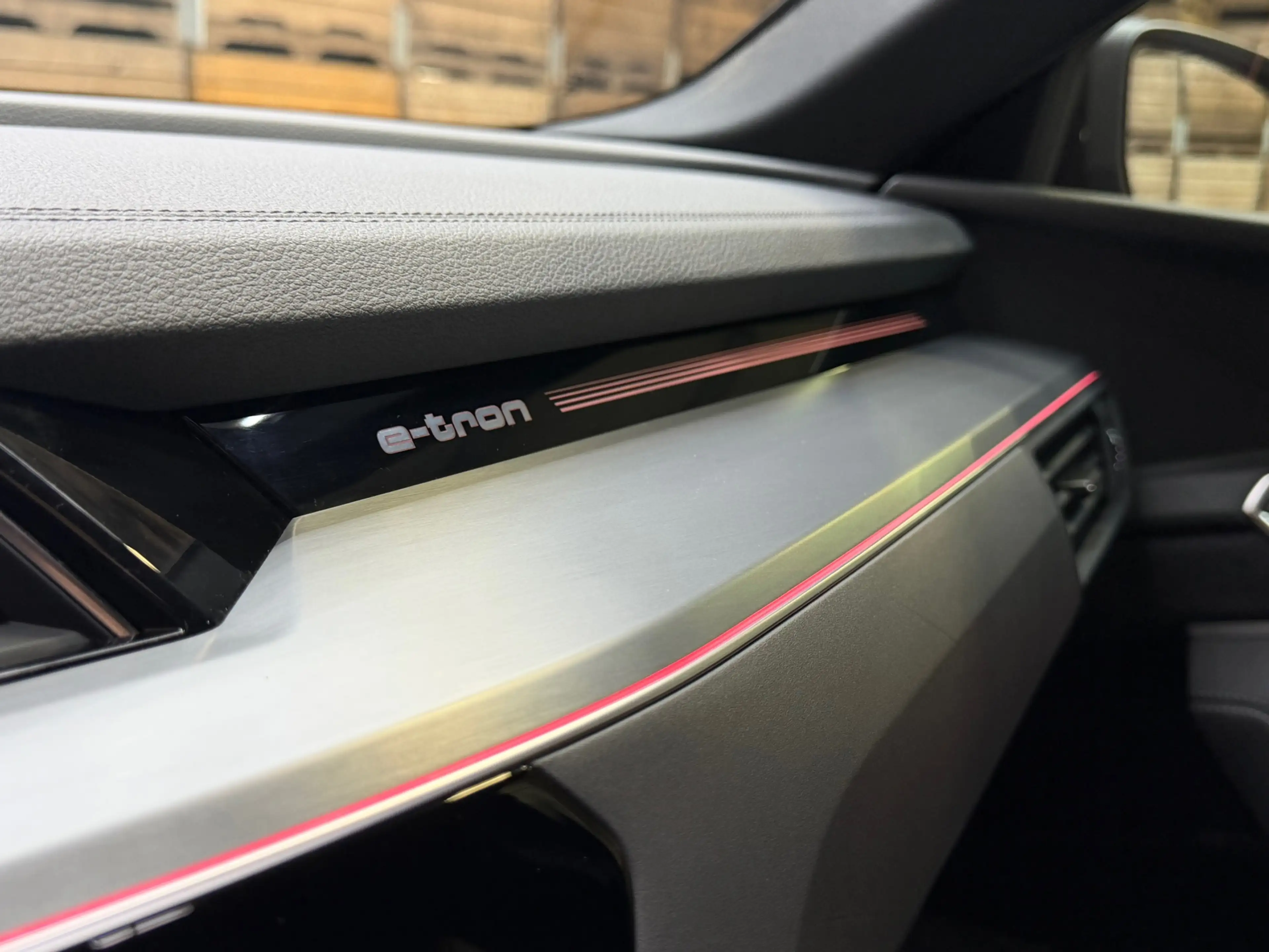 Audi Q8 e-tron SQ8 50 quattro S Edition 95 kWh,21"LM, Pano, Adapt — photo 12