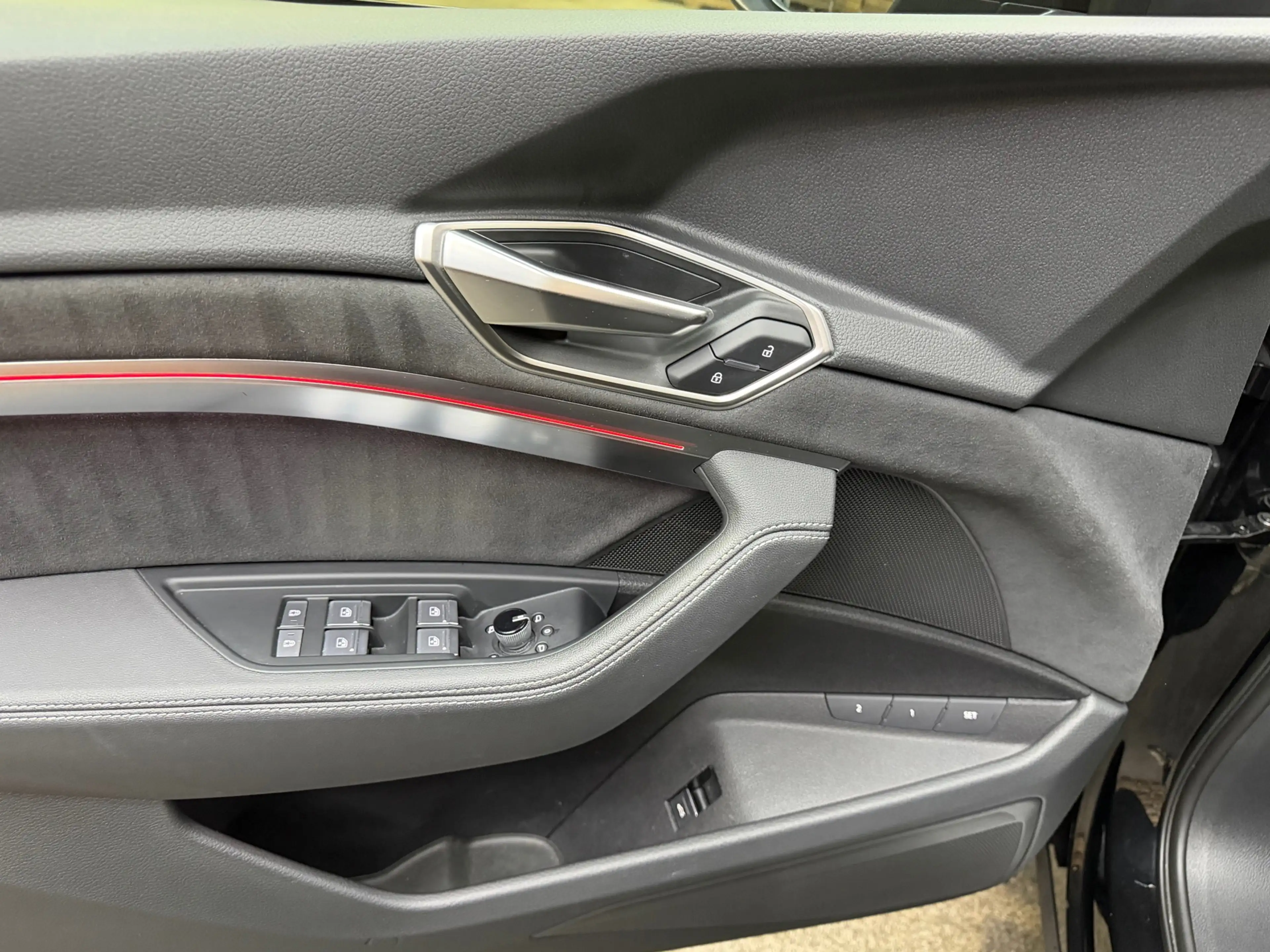 Audi Q8 e-tron SQ8 50 quattro S Edition 95 kWh,21"LM, Pano, Adapt — photo 4