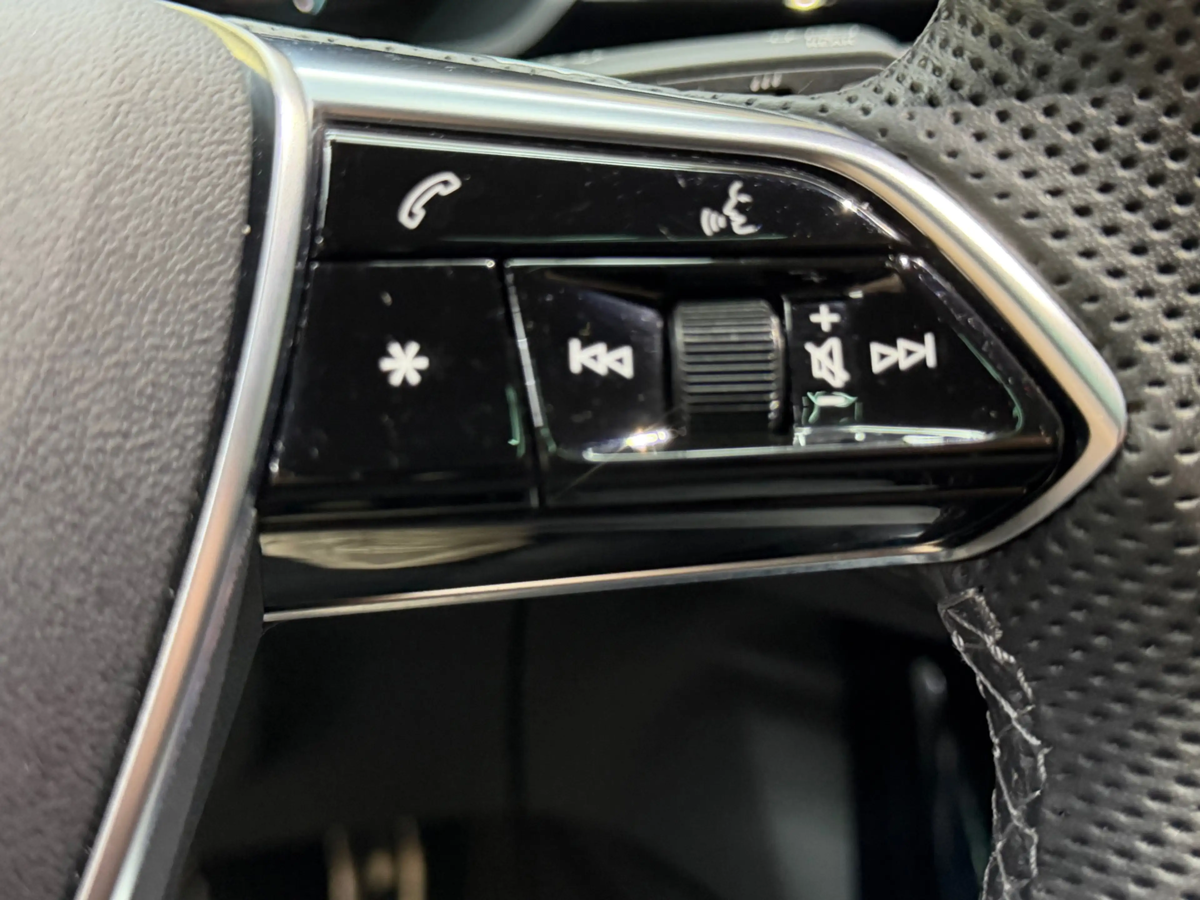 Audi Q8 e-tron SQ8 50 quattro S Edition 95 kWh,21"LM, Pano, Adapt — photo 10