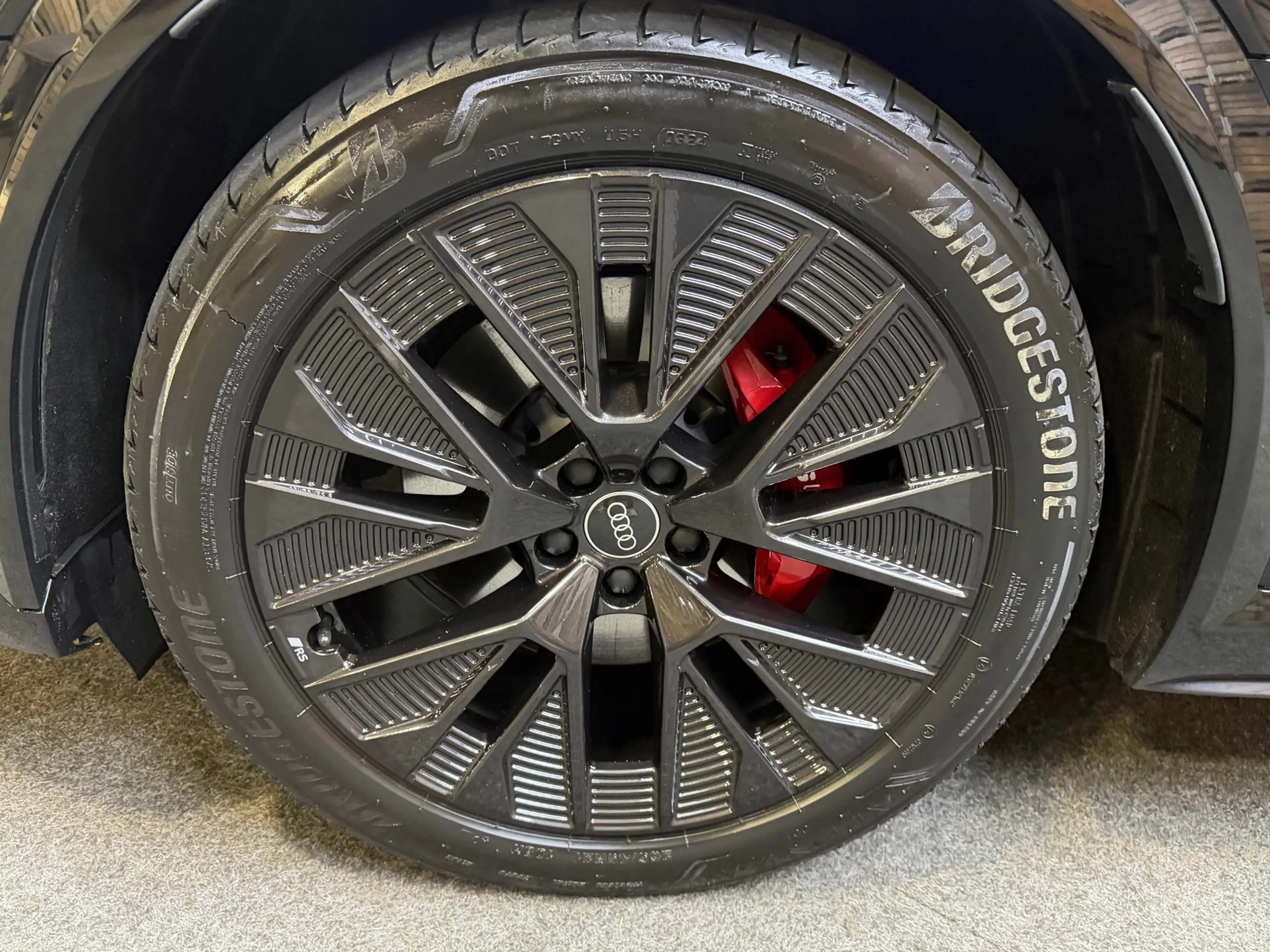 Audi Q8 e-tron SQ8 50 quattro S Edition 95 kWh,21"LM, Pano, Adapt — photo 2