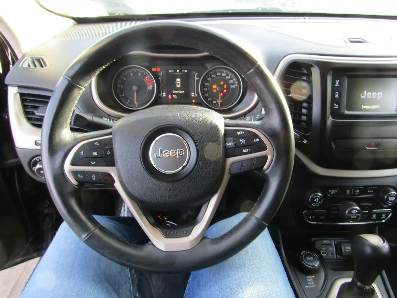 Jeep Cherokee снимка Jeep Cherokee