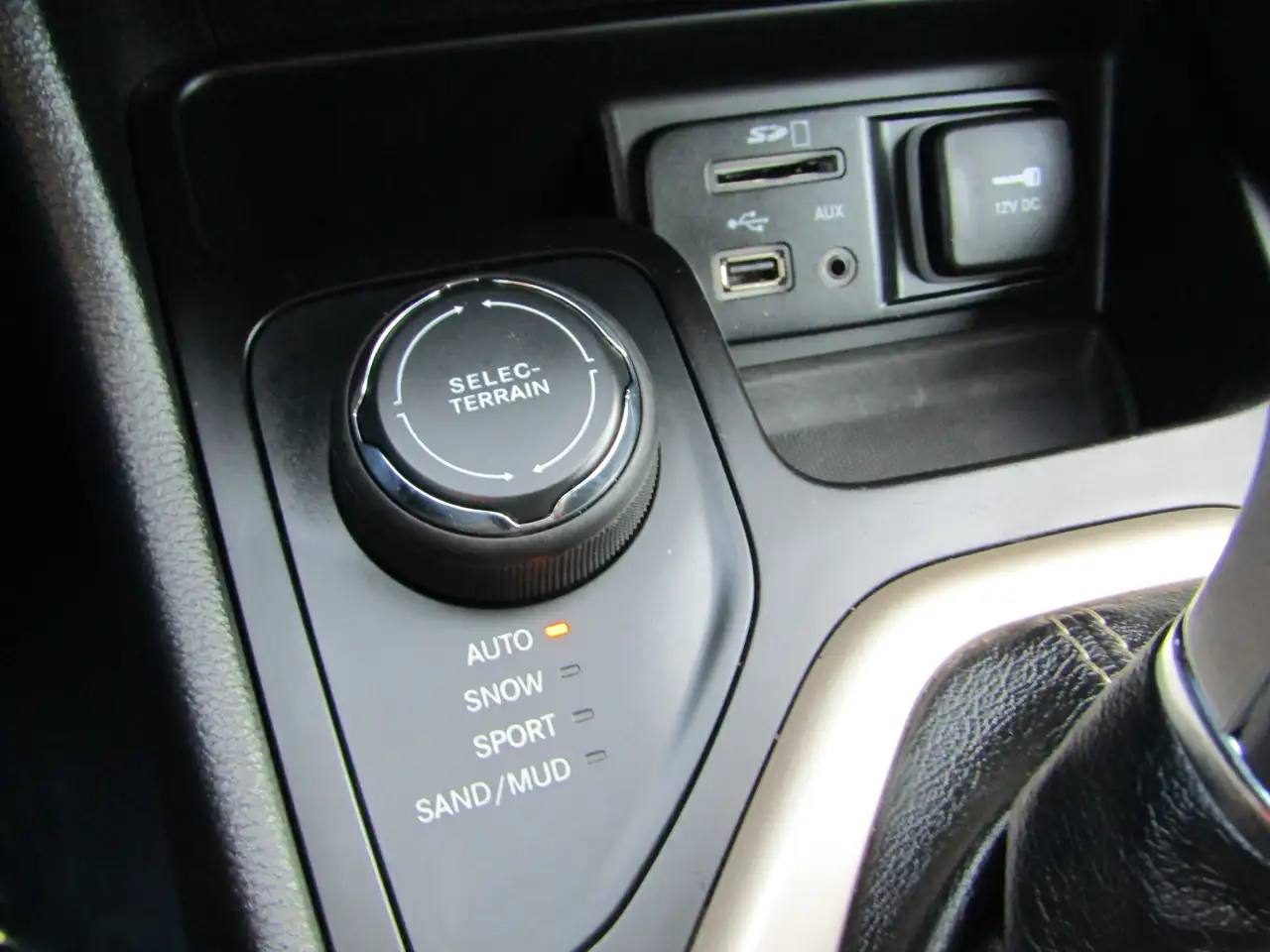 Jeep Cherokee снимка Jeep Cherokee