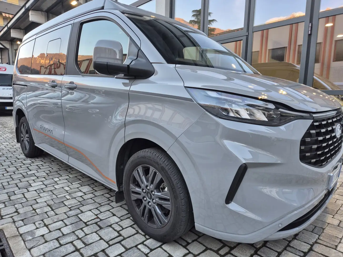 Ford Tourneo PANAMA P10 PLUS  4WD Gris - 1