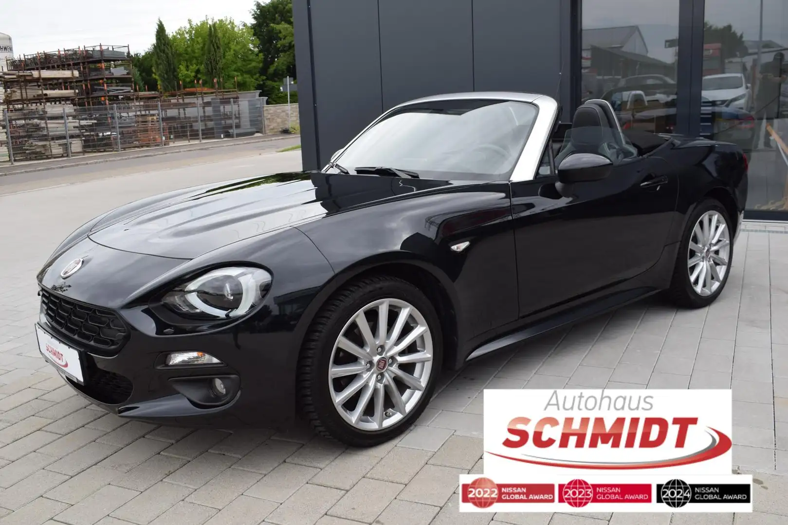 Fiat 124 Spider Lusso Premium/LED Fekete - 1