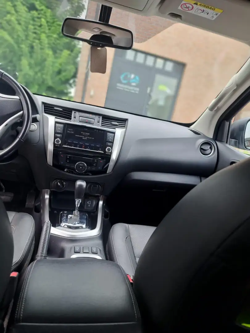Nissan Navara 2.3 dCi 4WD Tekna+ Stříbrná - 2