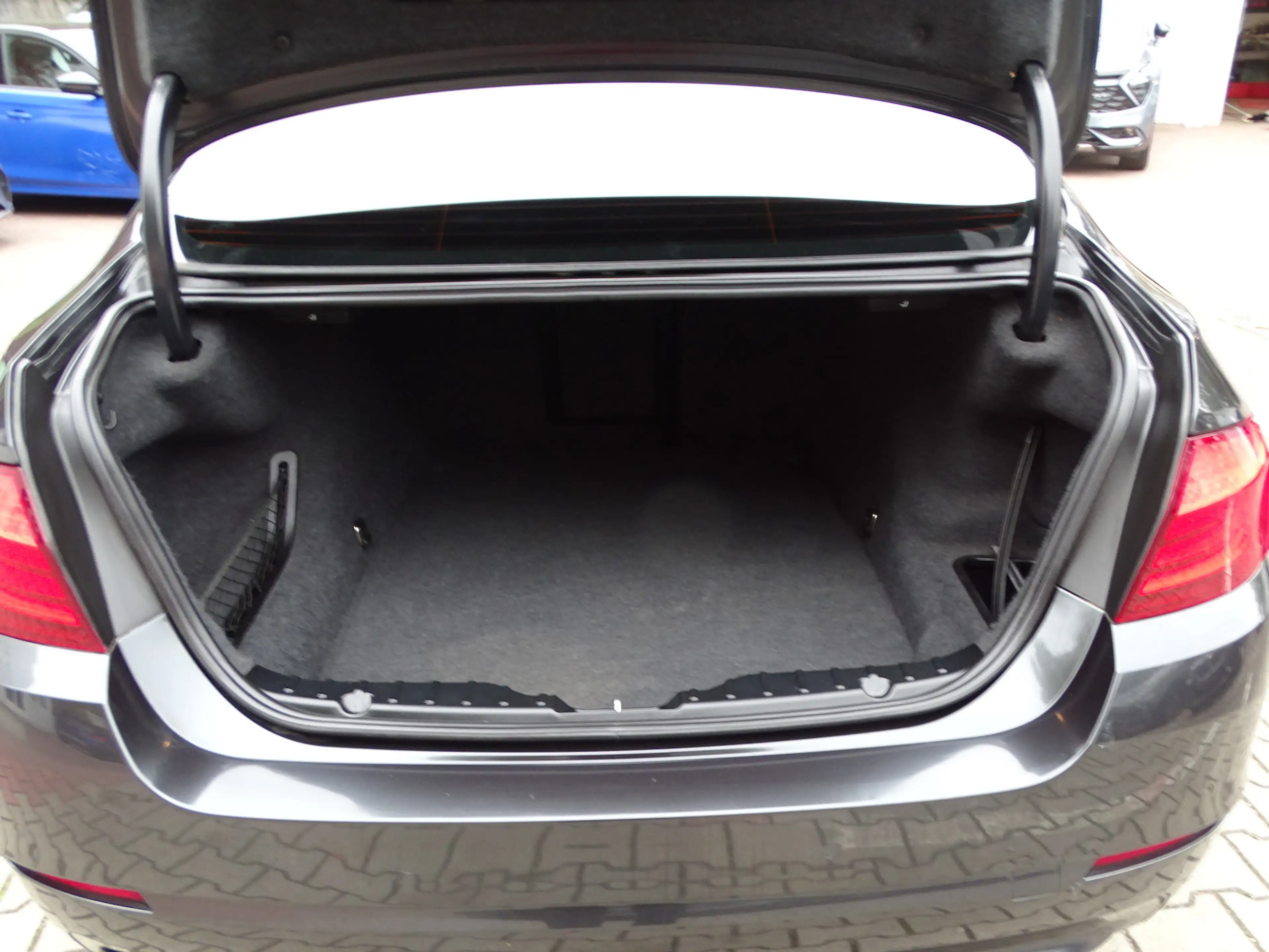 BMW 523 Limousine — photo 8