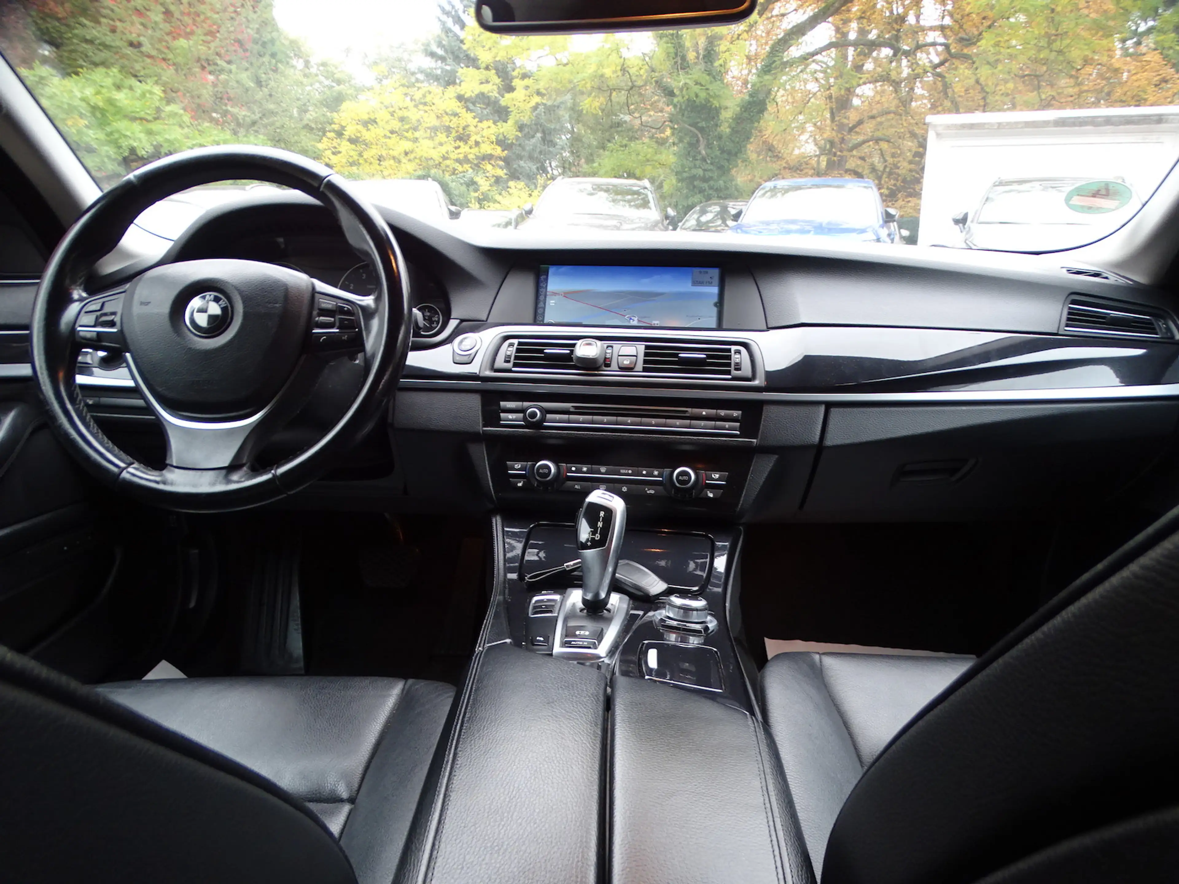 BMW 523 Limousine — photo 11