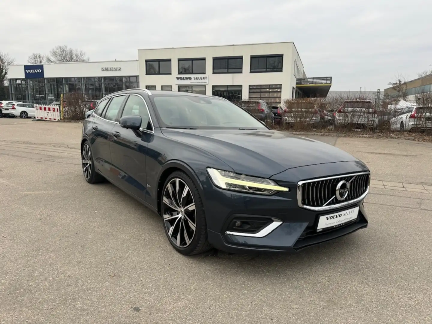 Volvo V60 Inscription T5 EU6d-T HUD StandHZG El. Panodach Na Blau - 2