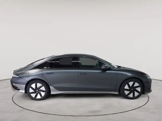 Hyundai Ioniq view 3