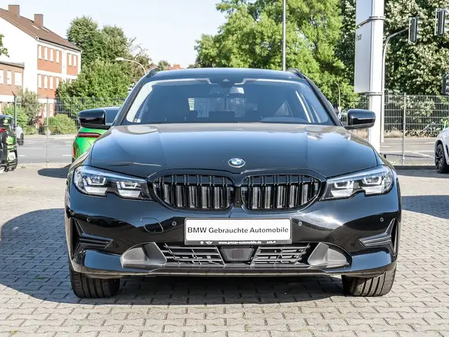 BMW 3 Series view 8