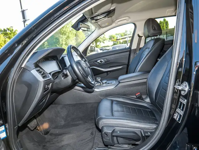 BMW 3 Series view 5