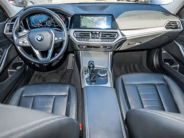BMW 3 Series view 3