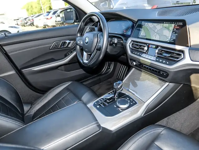 BMW 3 Series view 14