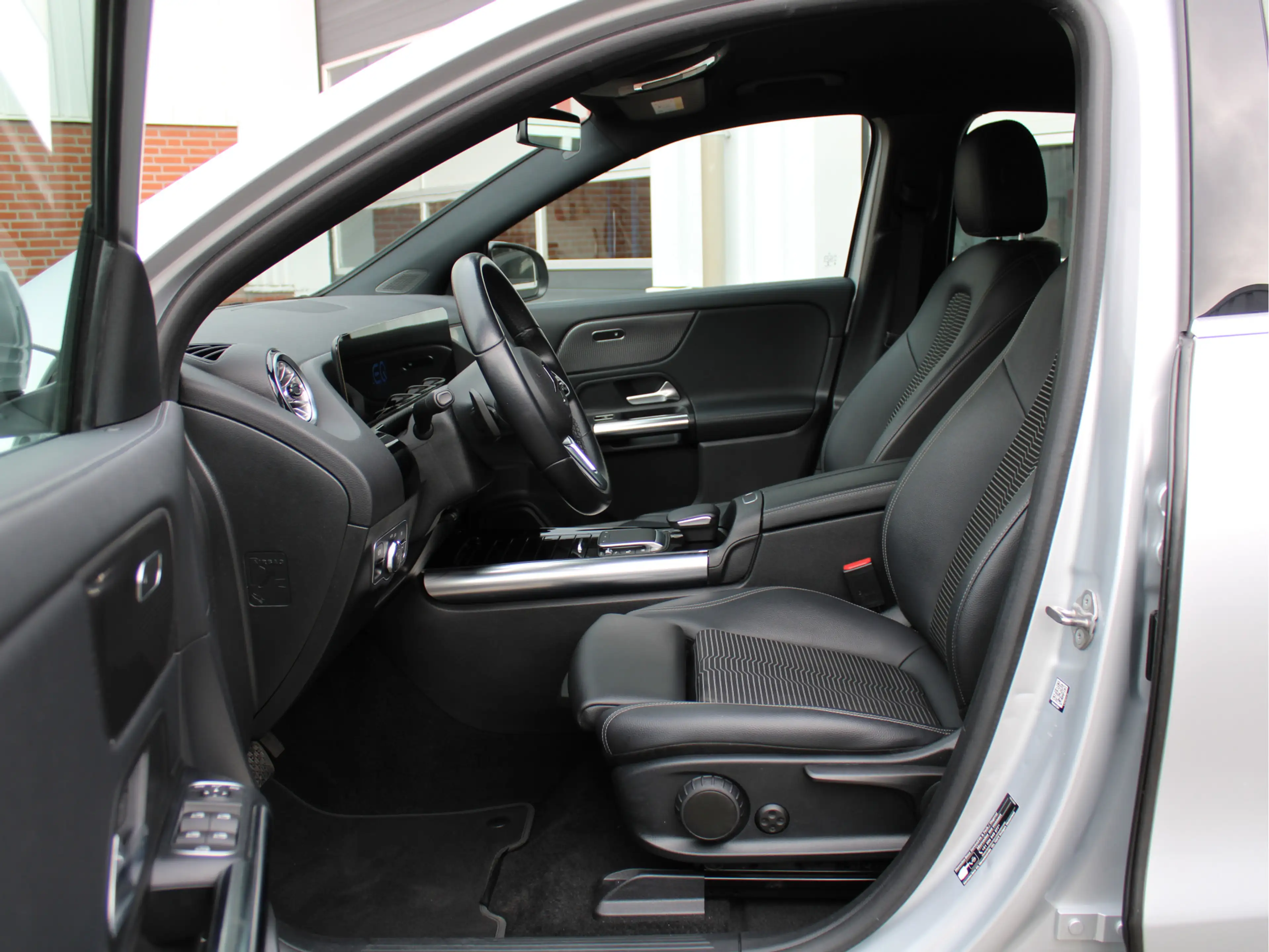 Mercedes-Benz EQA 250 Business Solution Luxury 67 kWh SOH96,5%/ 1e Eig/C — photo 10