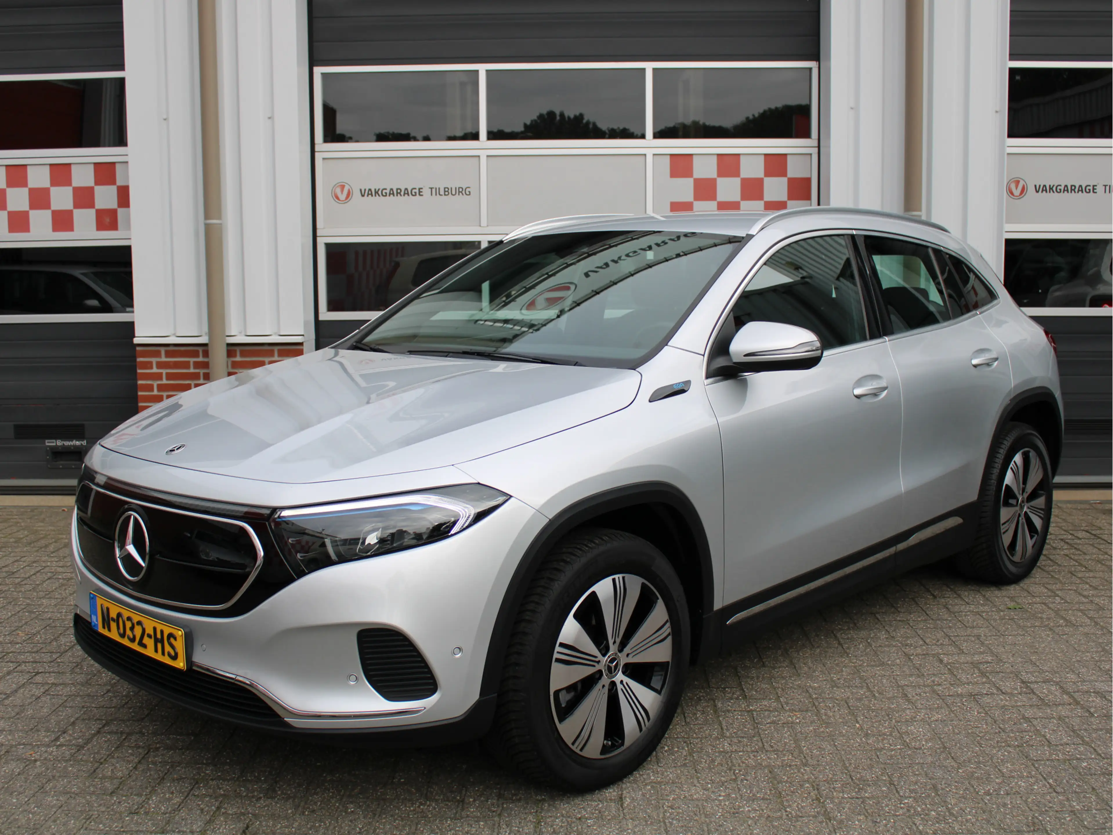 Mercedes-Benz EQA 250 Business Solution Luxury 67 kWh SOH96,5%/ 1e Eig/C