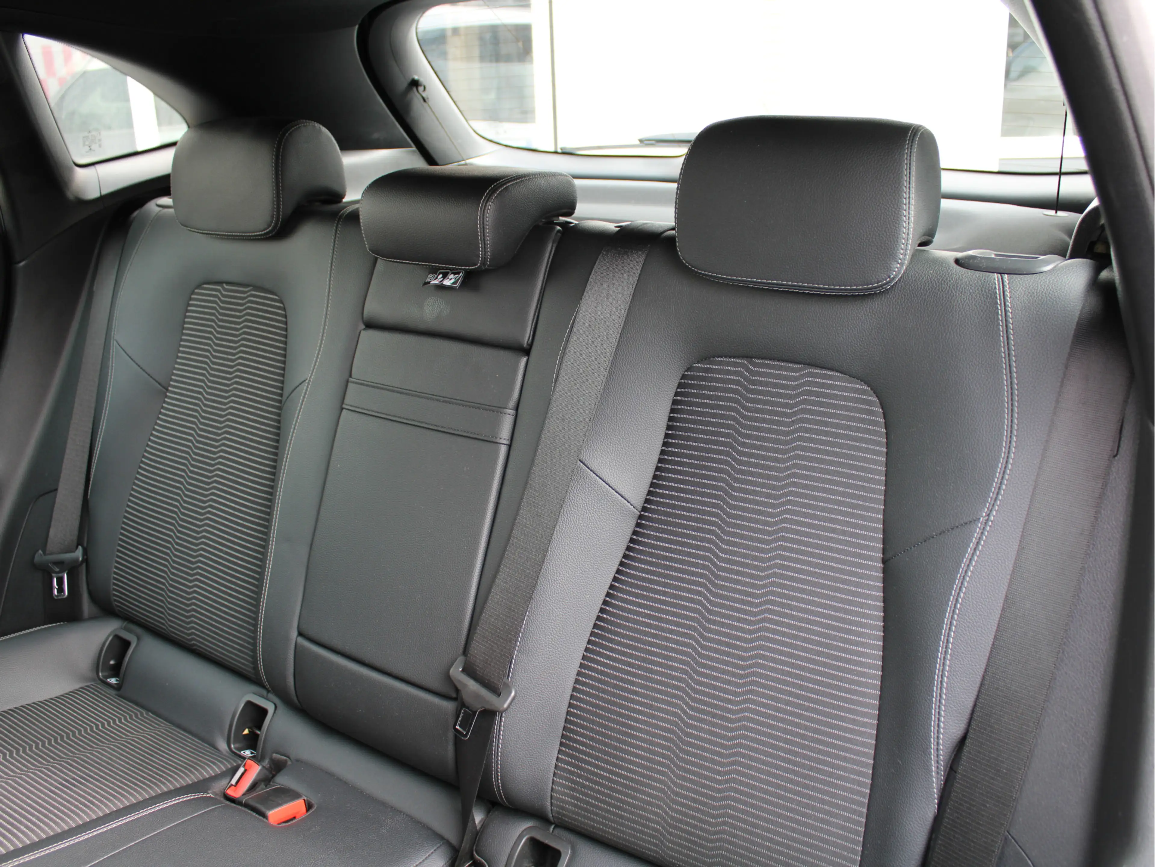 Mercedes-Benz EQA 250 Business Solution Luxury 67 kWh SOH96,5%/ 1e Eig/C — photo 36