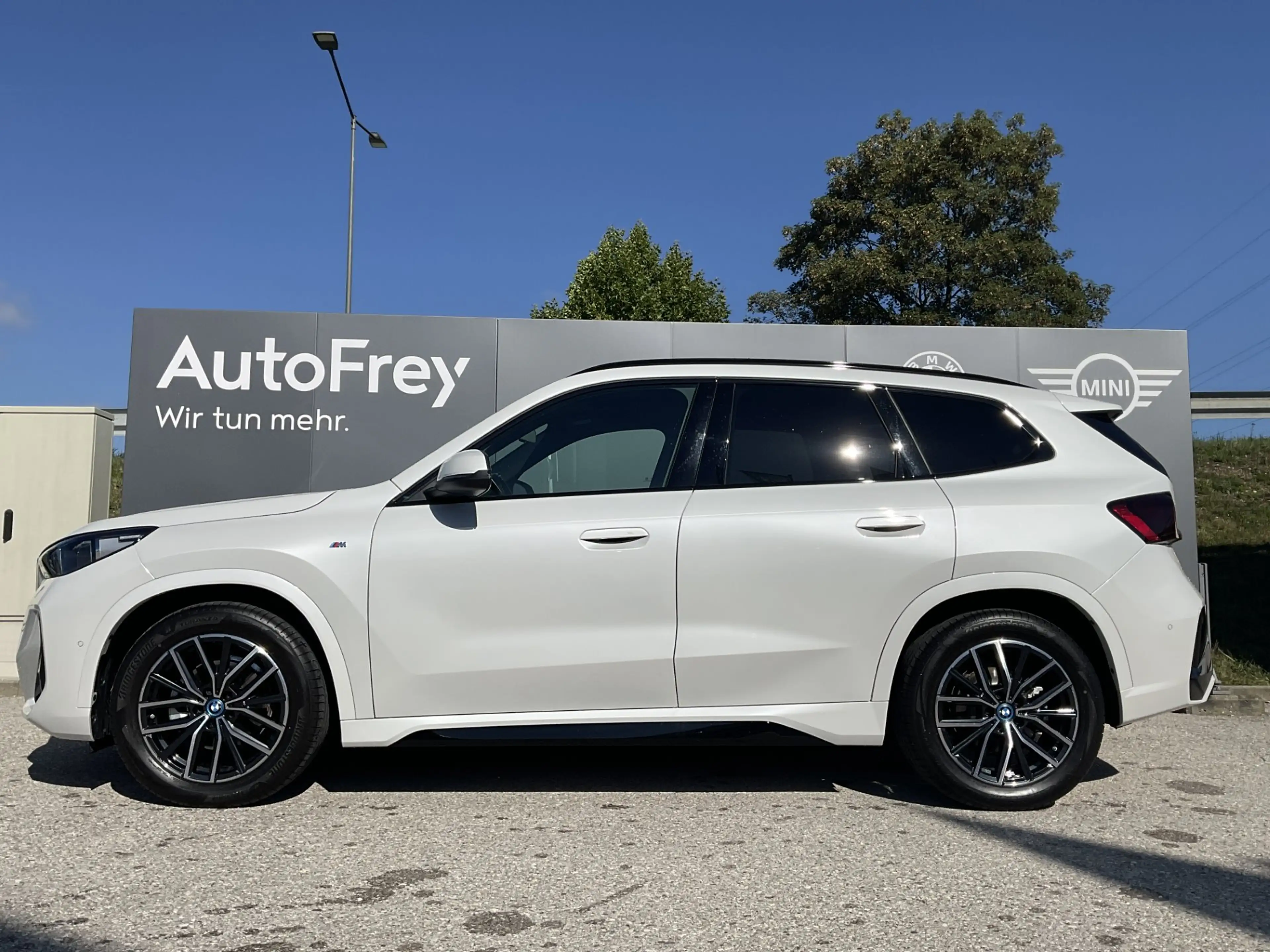BMW iX1 eDrive20 — photo 13