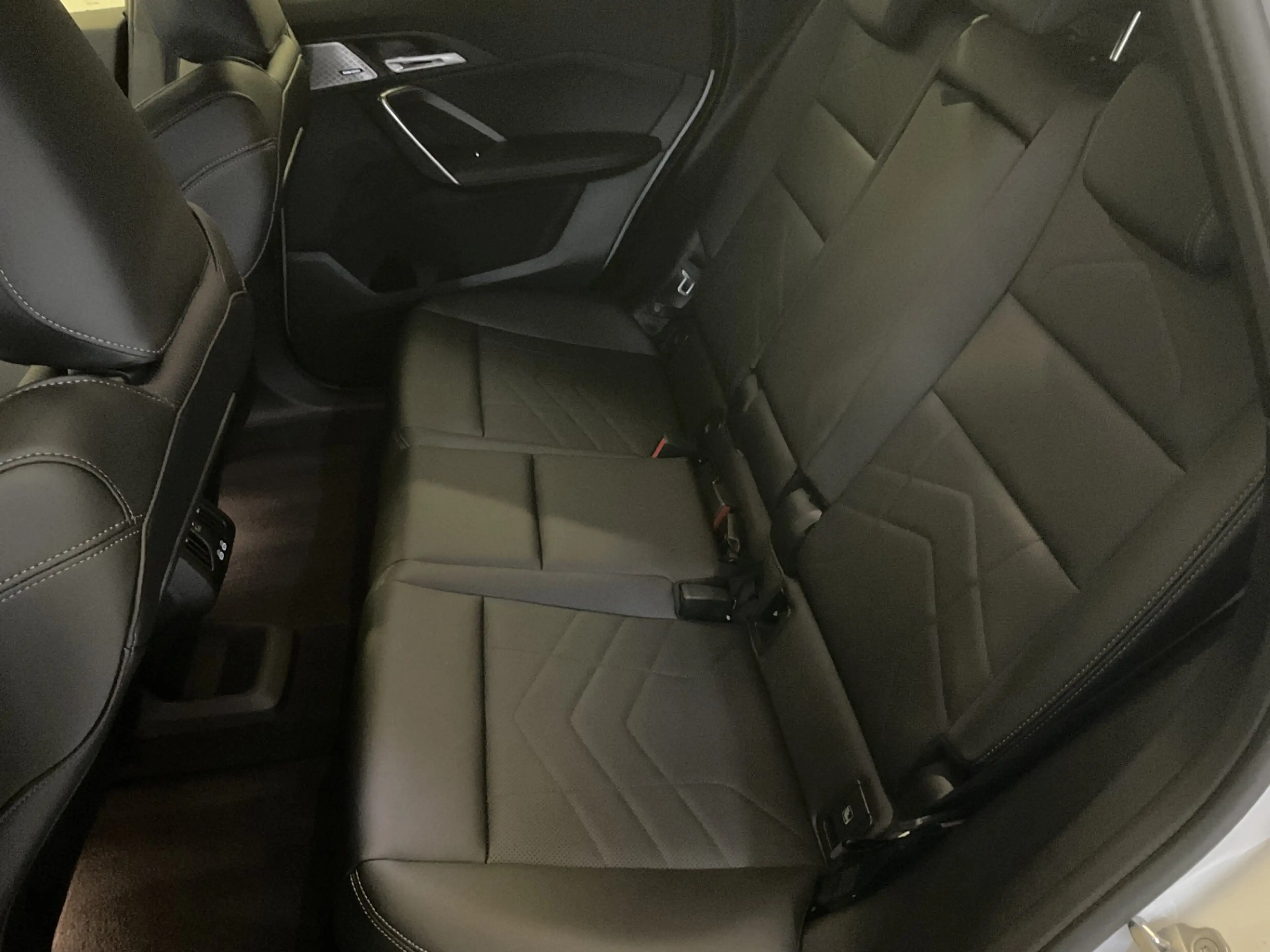 BMW iX1 eDrive20 — photo 6