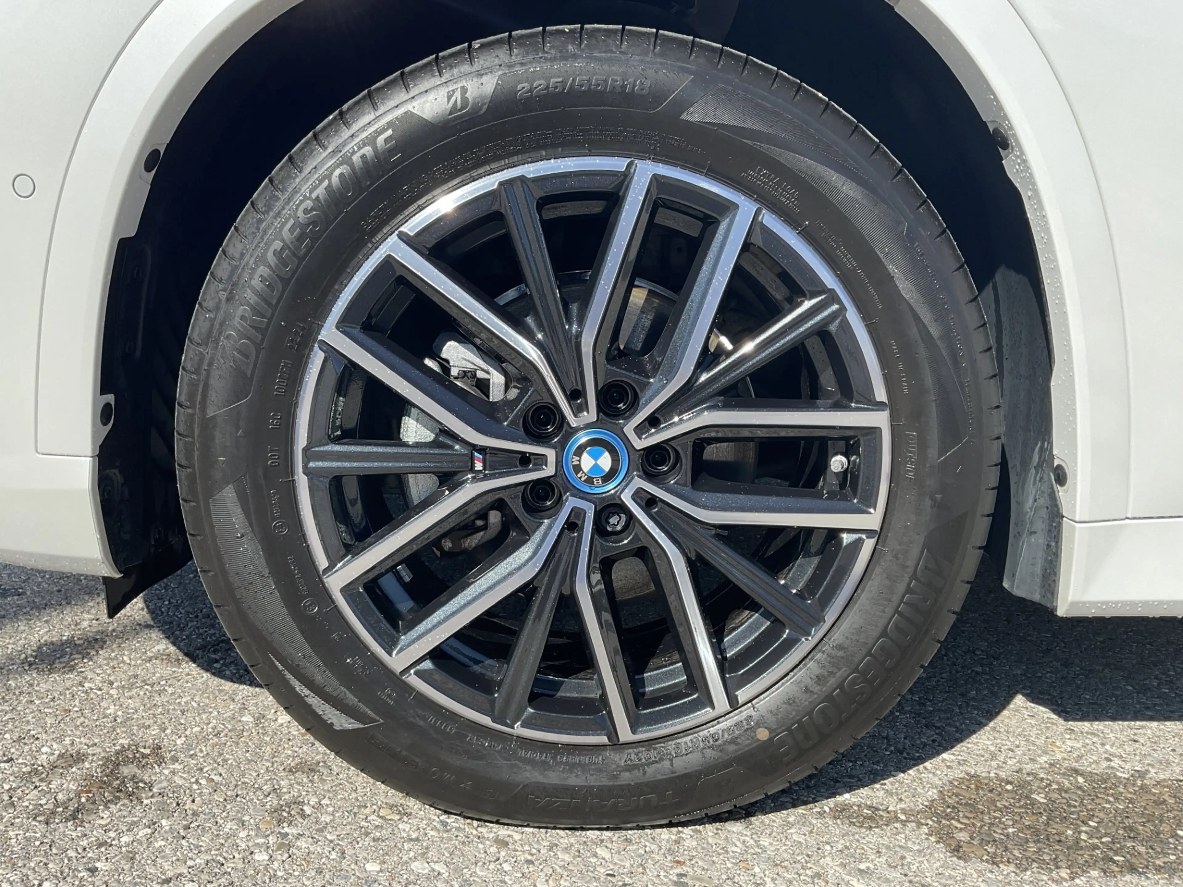BMW iX1 eDrive20 — photo 12