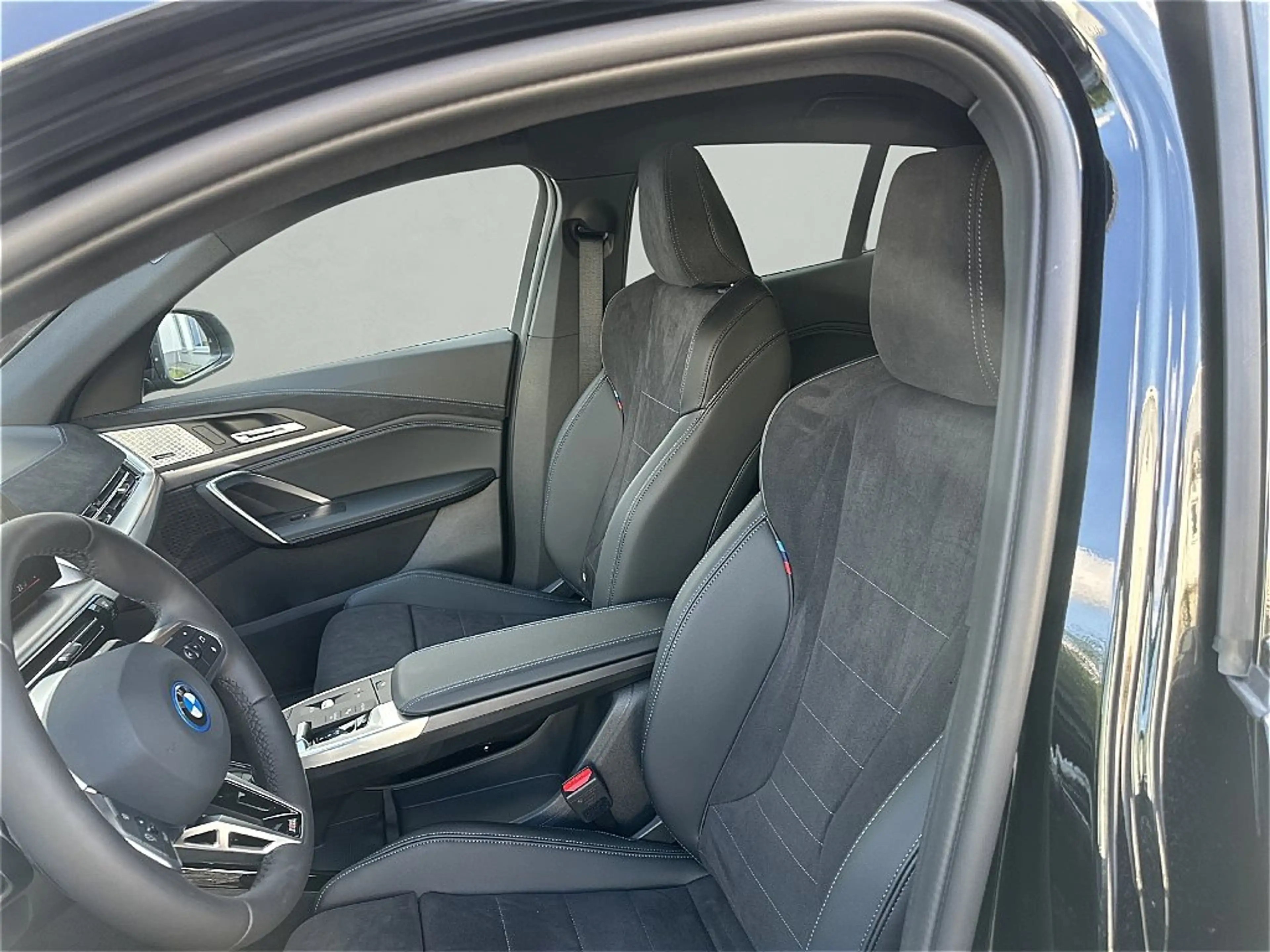 BMW iX2 XDRIVE30 M Sportpaket Head-Up HK HiFi DAB — photo 11