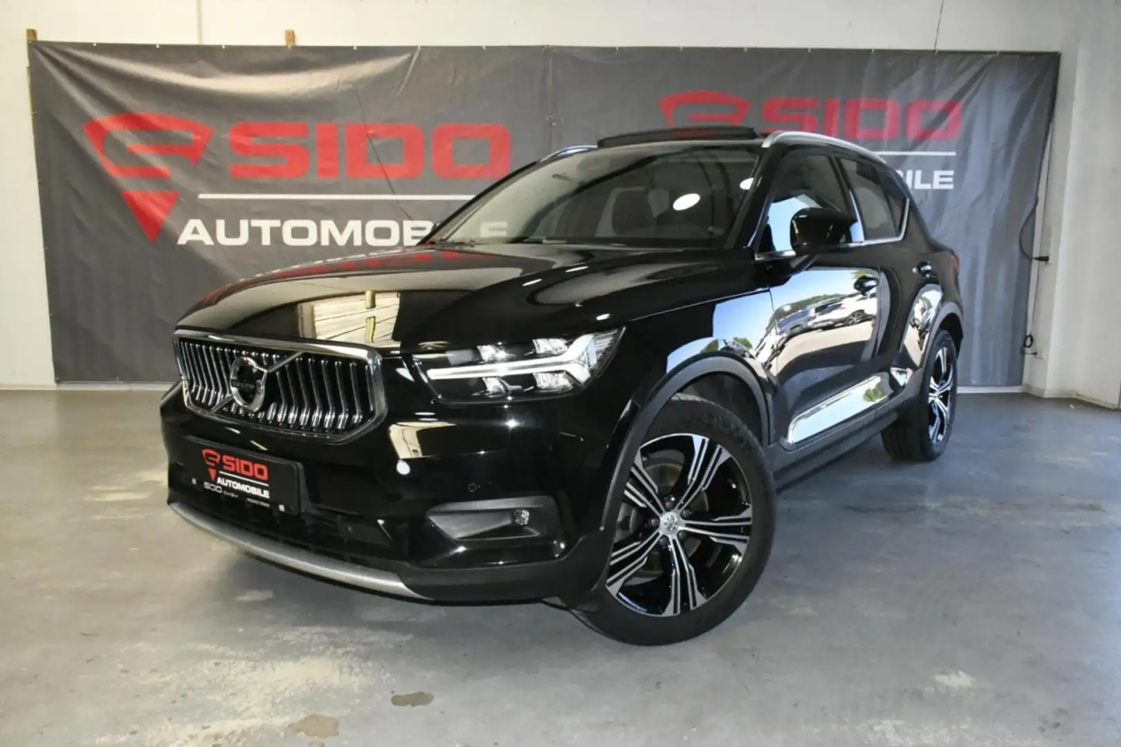 Volvo XC40 D4 AWD Inscription H&K*PANO*NAV*CAM*AHK*MEM Klima Noir - 1