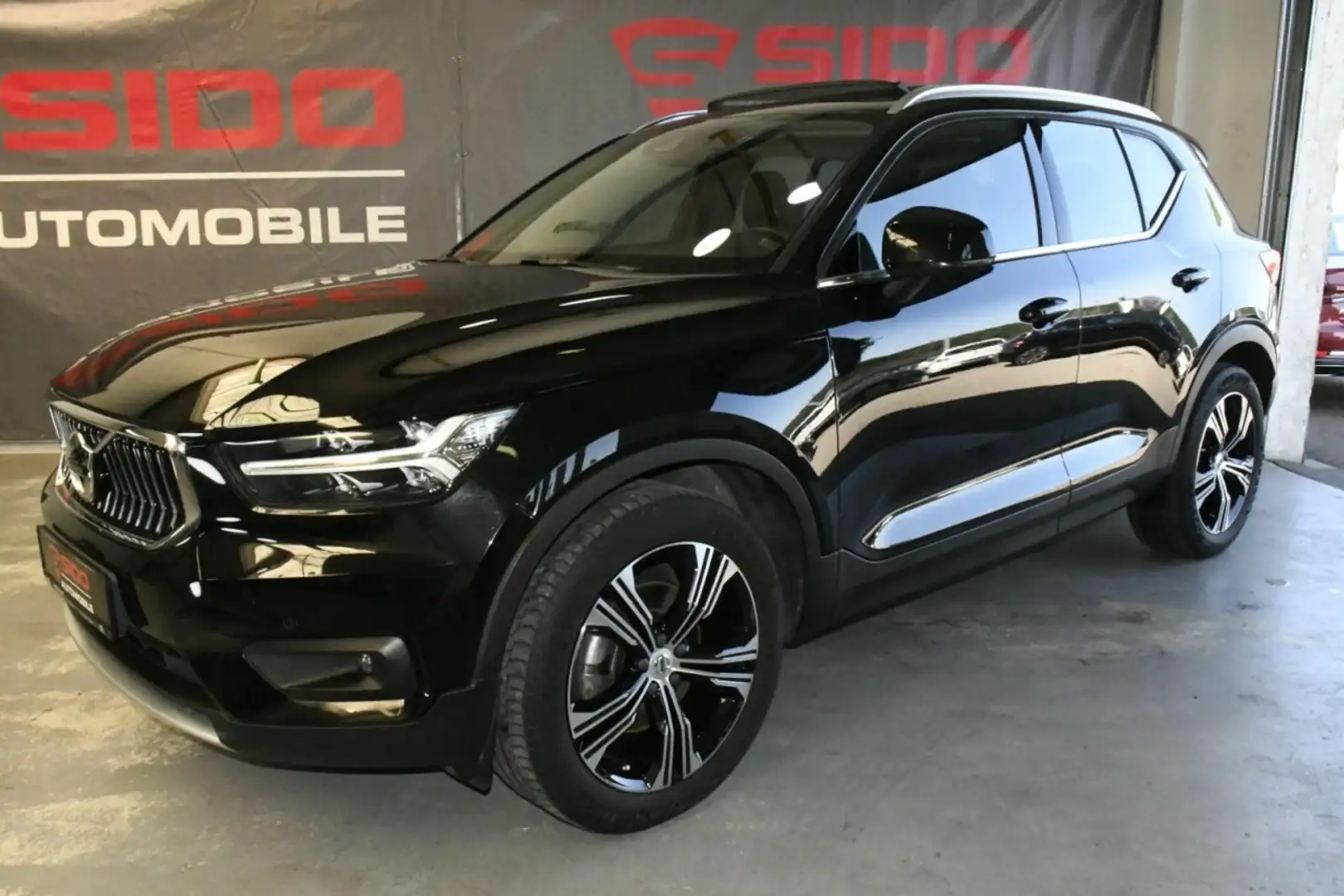 Volvo XC40 D4 AWD Inscription H&K*PANO*NAV*CAM*AHK*MEM Klima Noir - 2