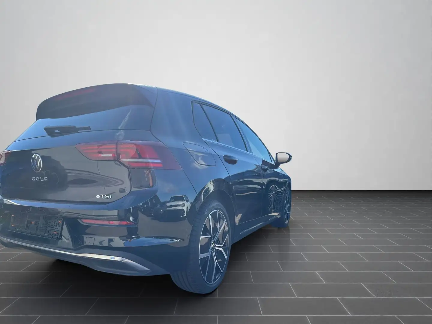 Volkswagen Golf VIII Edition 50 1.5 eTSI DSG ACC LED NAVI R Schwarz - 2