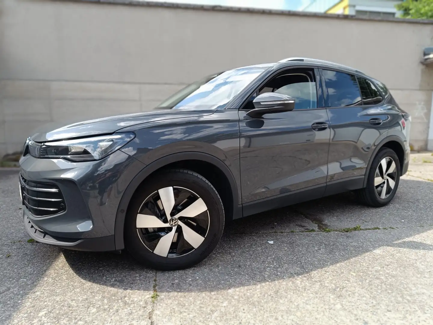 Volkswagen Tiguan 2.0 TDI SCR Friends DSG Grau - 1