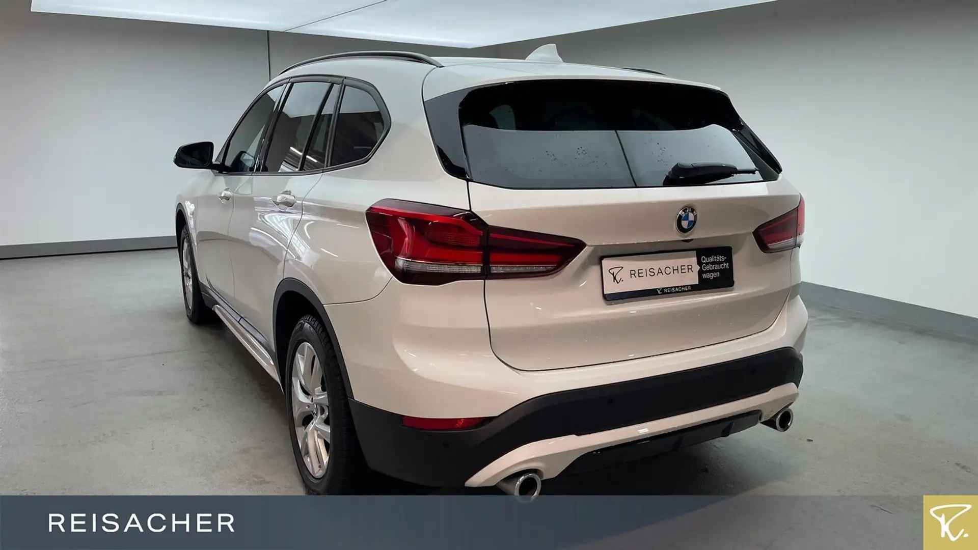 BMW X1 sDrive18dA Sport-Line AHK RFK elHK LM18" Blanc - 2