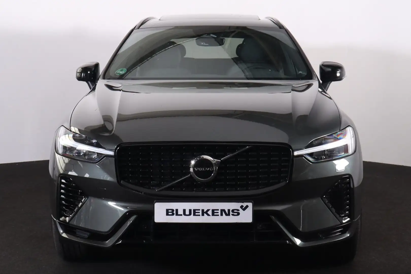 Volvo XC60 Recharge T6 AWD R-Design - Panorama/schuifdak - In Grijs - 2