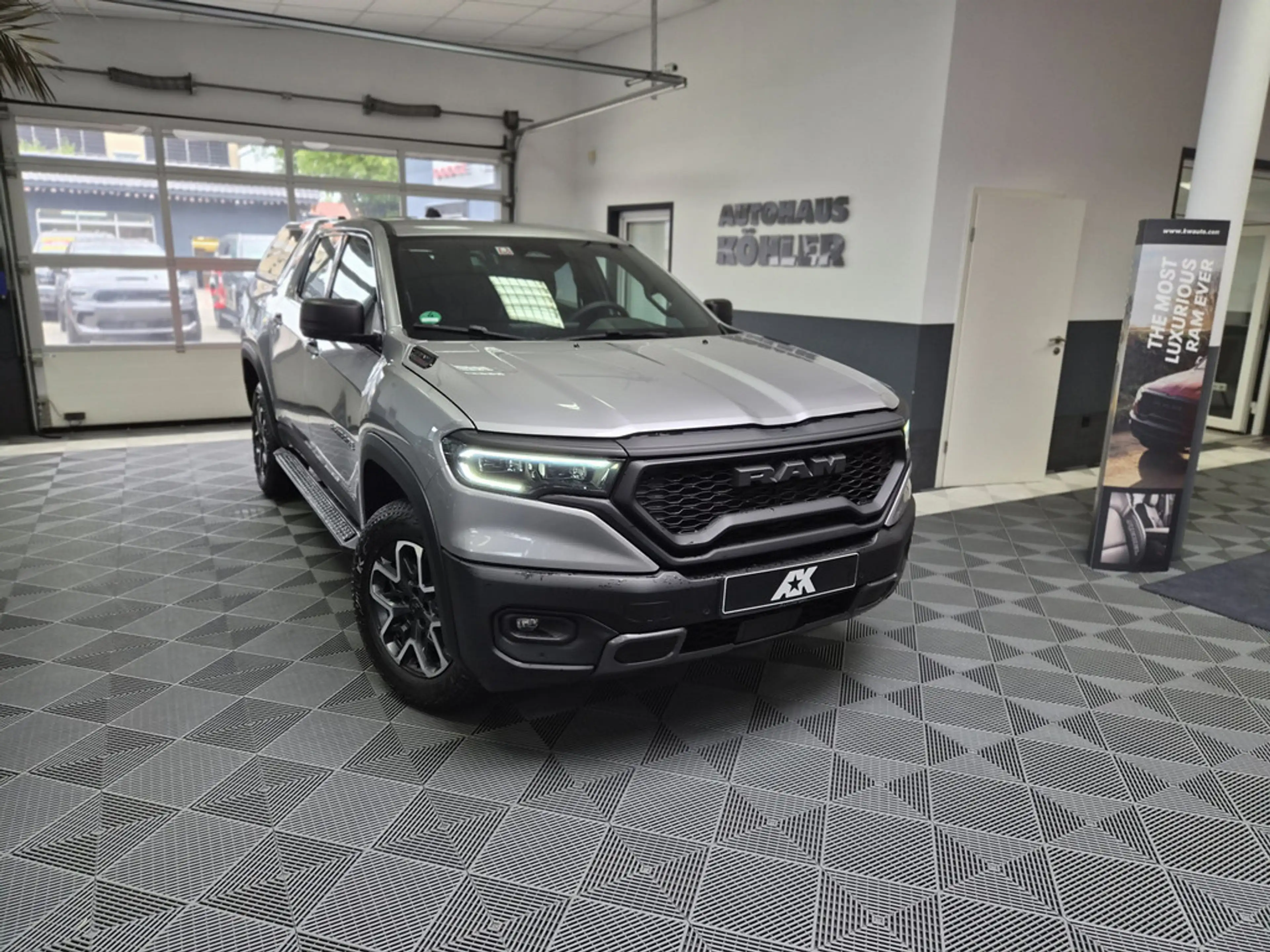 Dodge RAM PAGE Rebel 2.2 Hardtop & Trittbretter H&K, — photo 2
