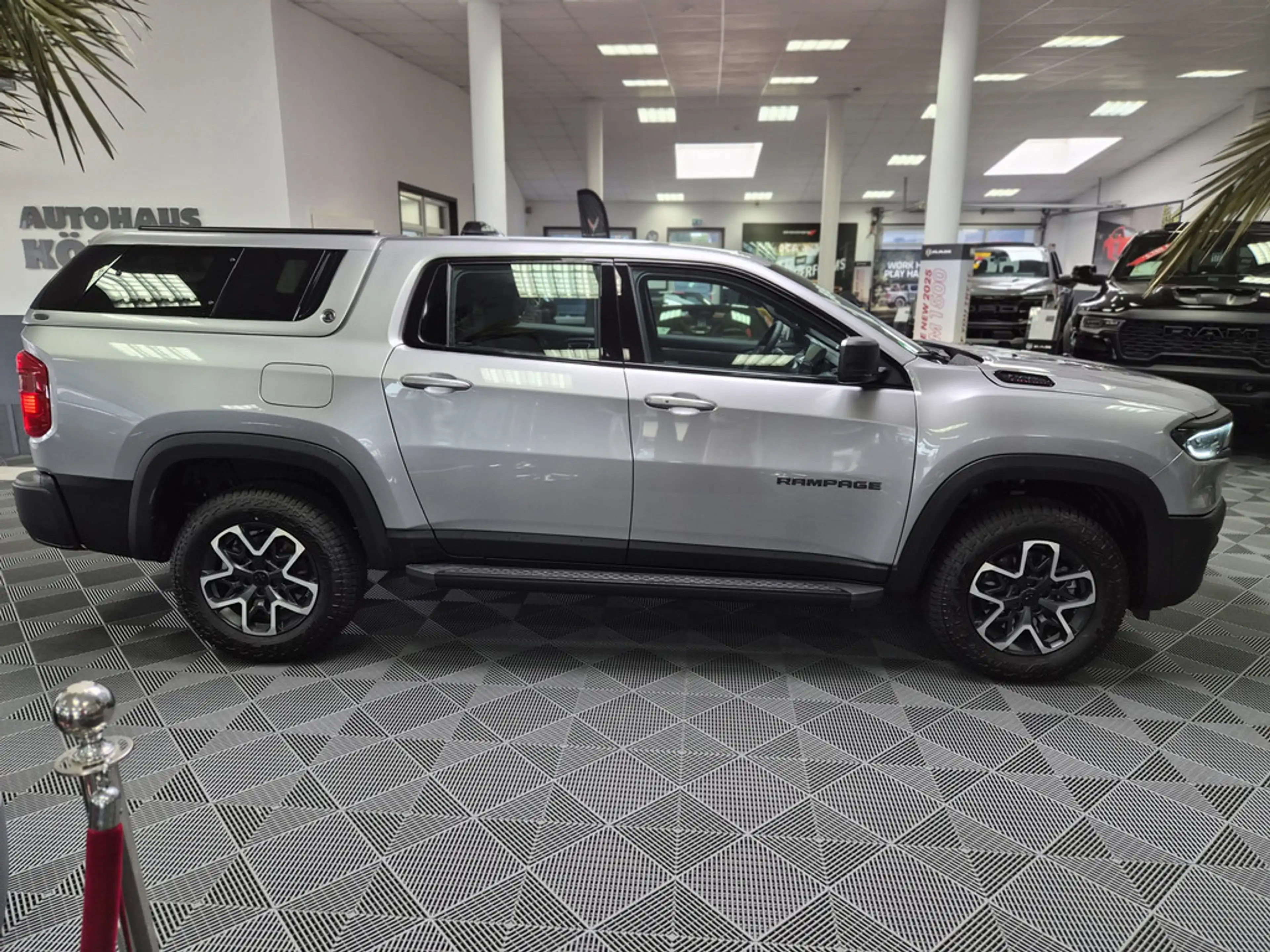 Dodge RAM PAGE Rebel 2.2 Hardtop & Trittbretter H&K, — photo 3