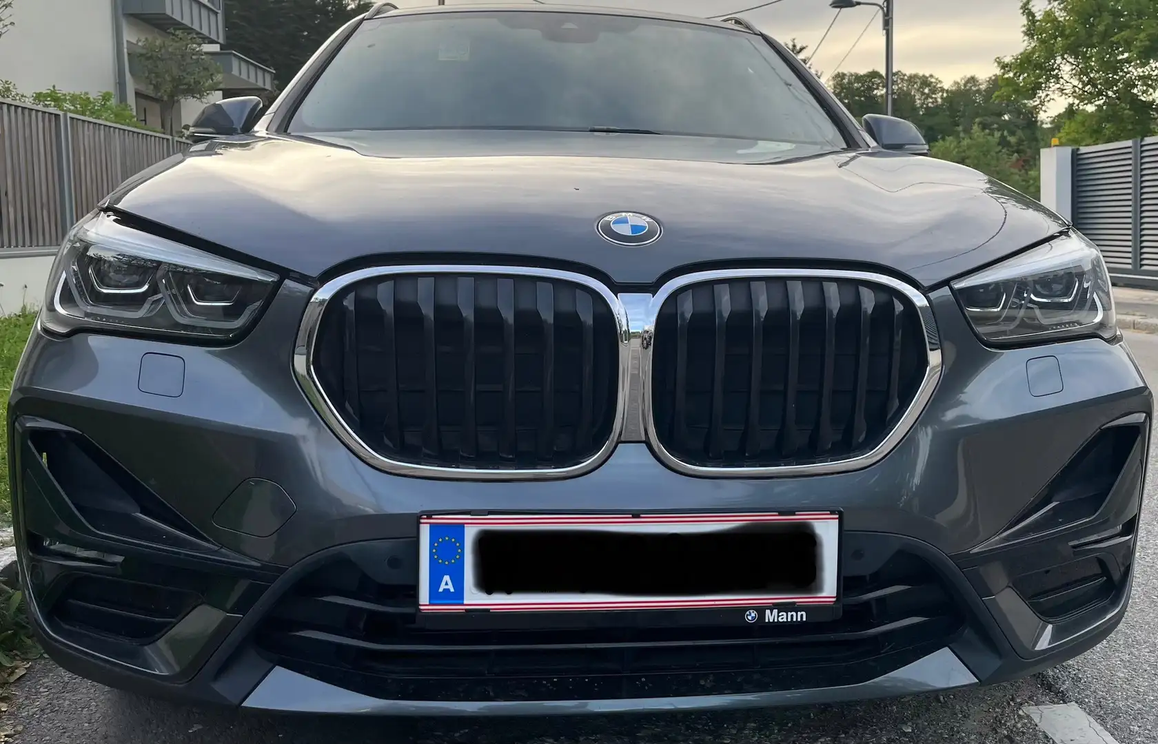 BMW X1 X1 xDrive18d Aut. Grau - 1