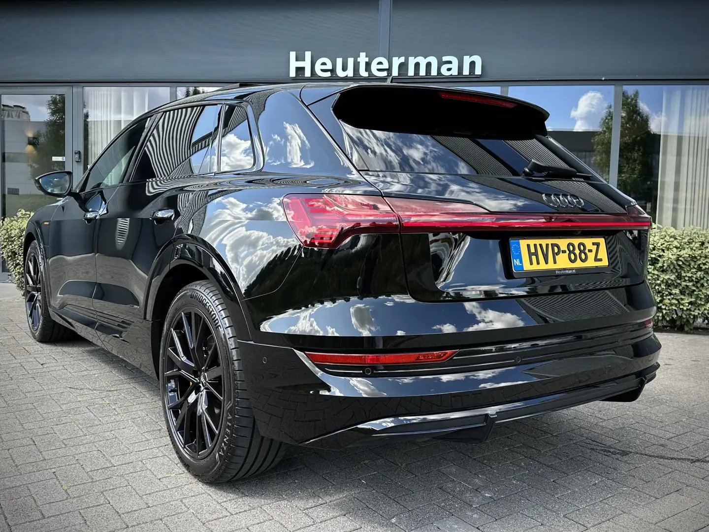 Audi e-tron 50 Quattro S Line Black/ RS Stoelen/ B&O/ Panodak Zwart - 2