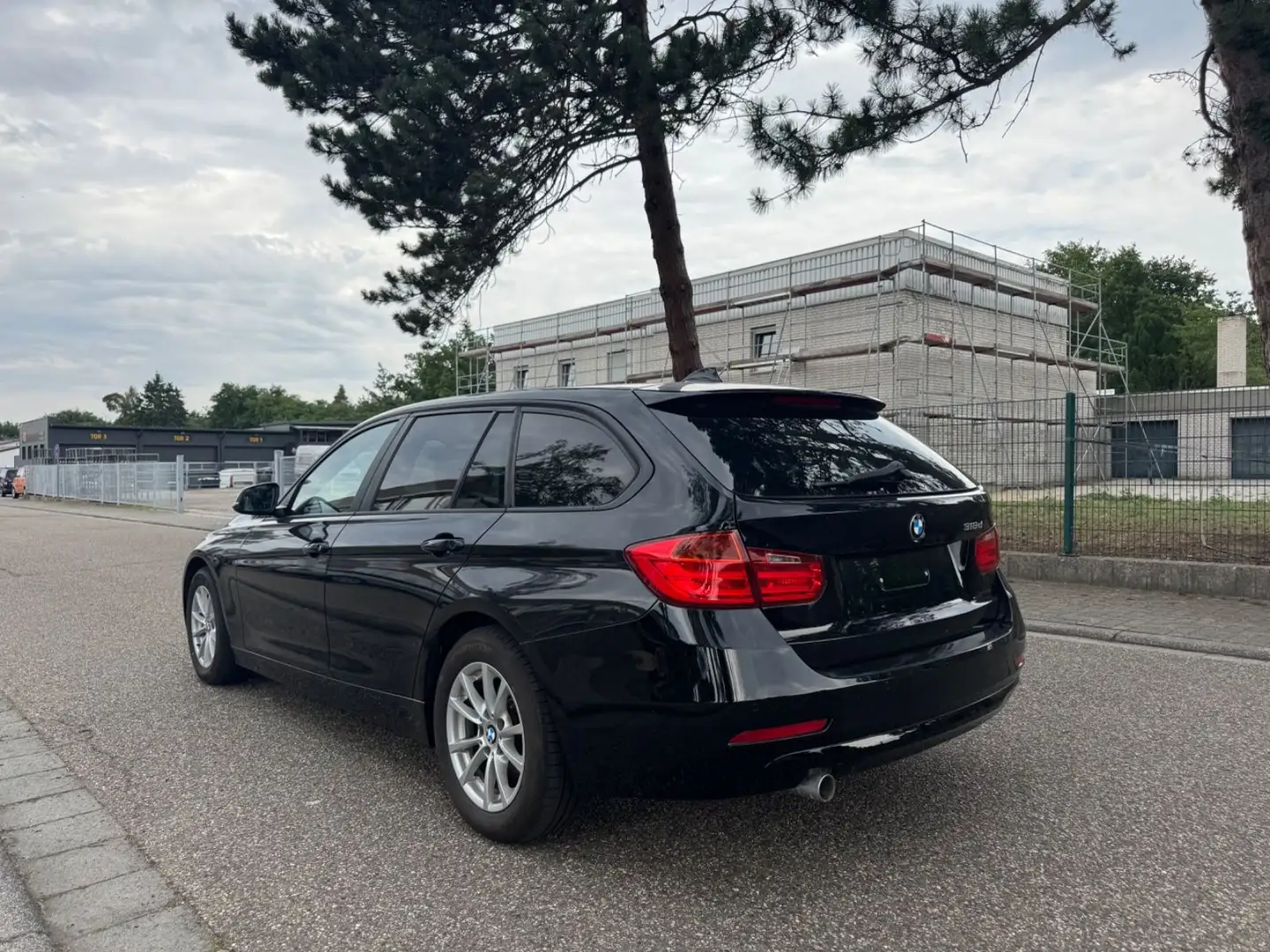BMW 318 Baureihe 3 Touring 318 d Garantie TÜV NEU Schwarz - 2