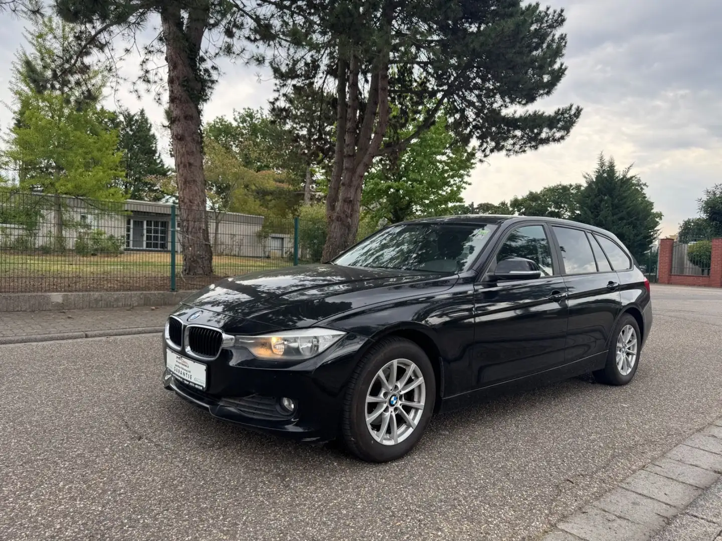 BMW 318 Baureihe 3 Touring 318 d Garantie TÜV NEU Schwarz - 1
