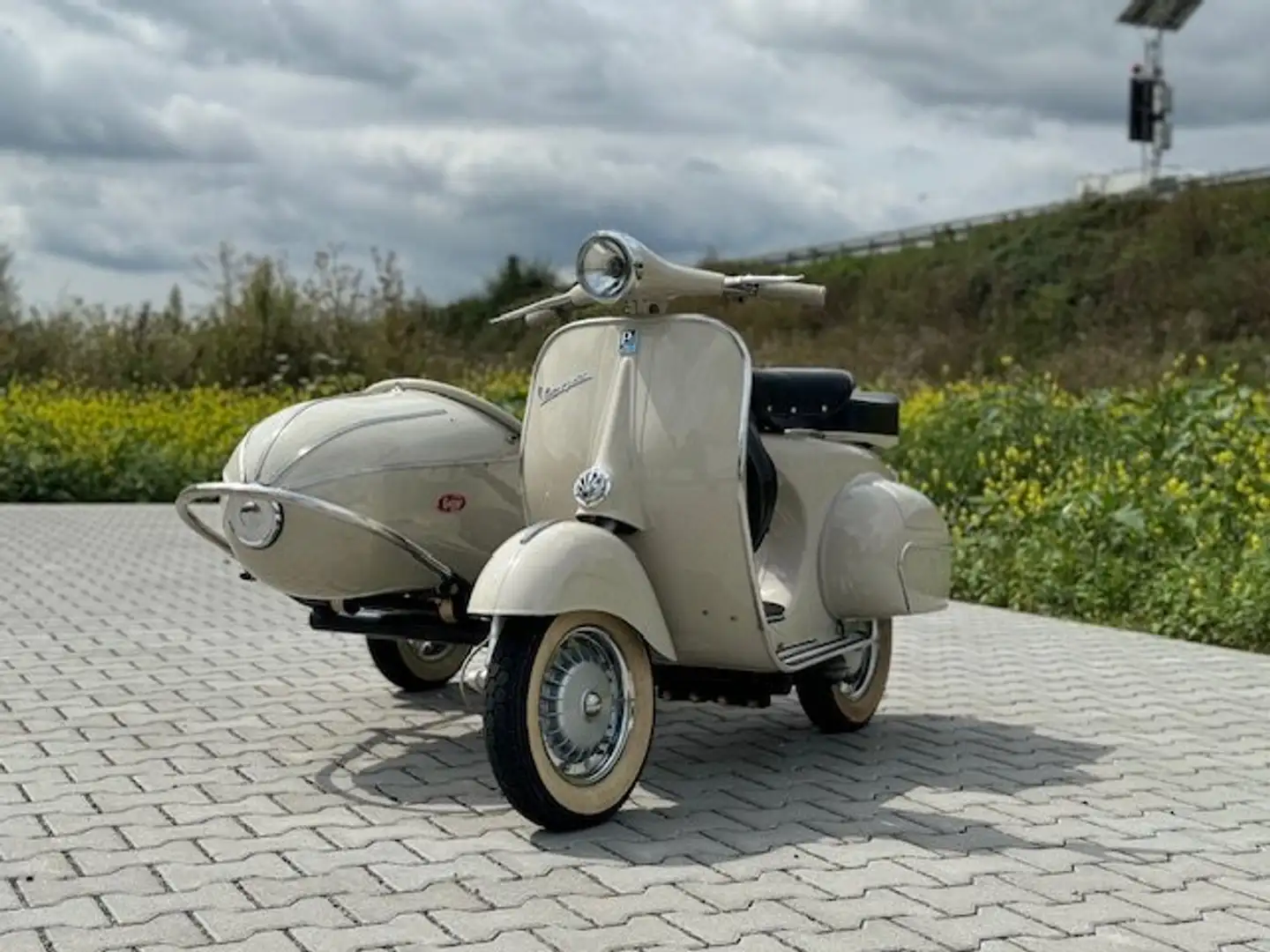 Vespa 150 VBB2T mit Beiwagen, Toprestauriert Beige - 1