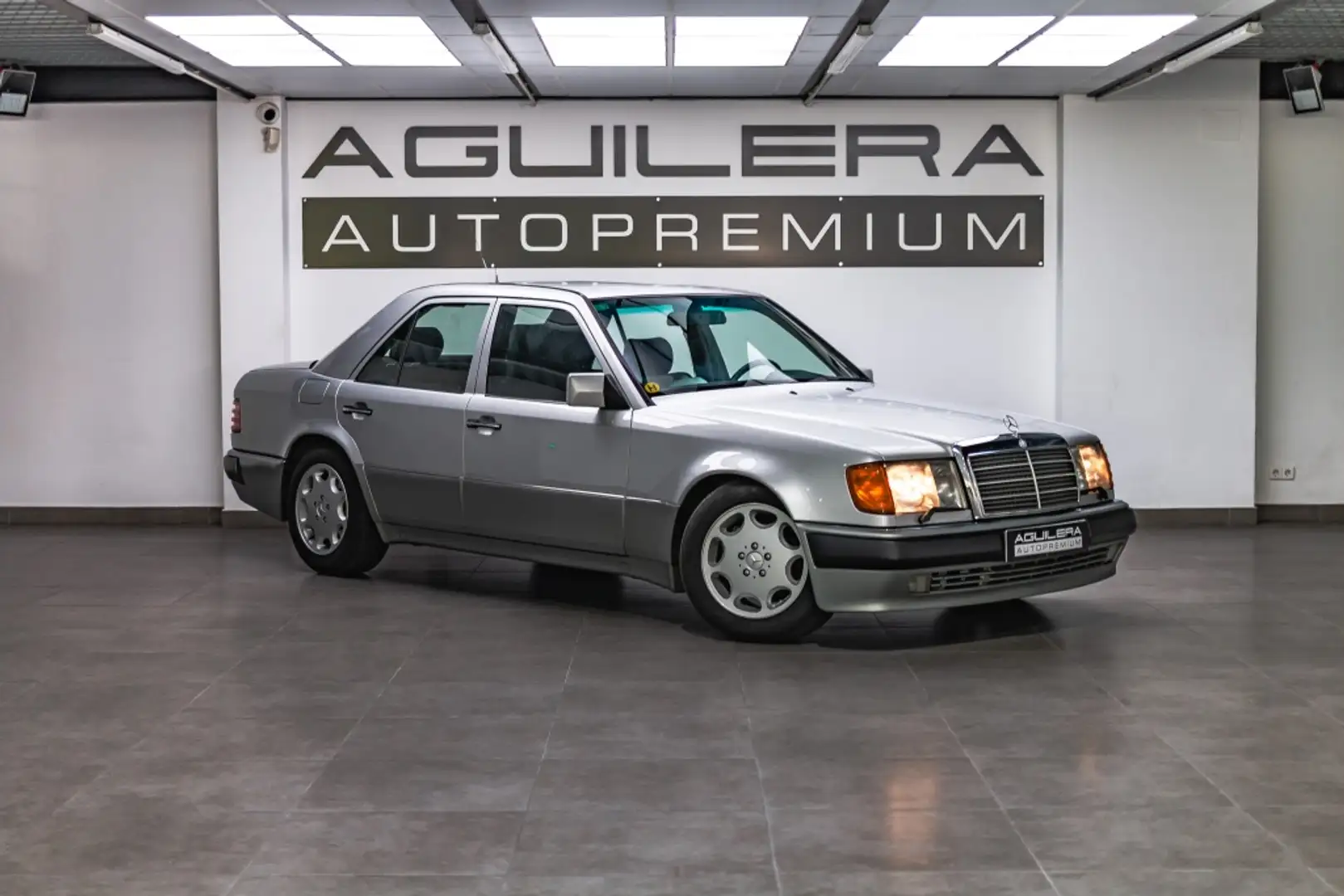 Mercedes-Benz 260 500E Silber - 1