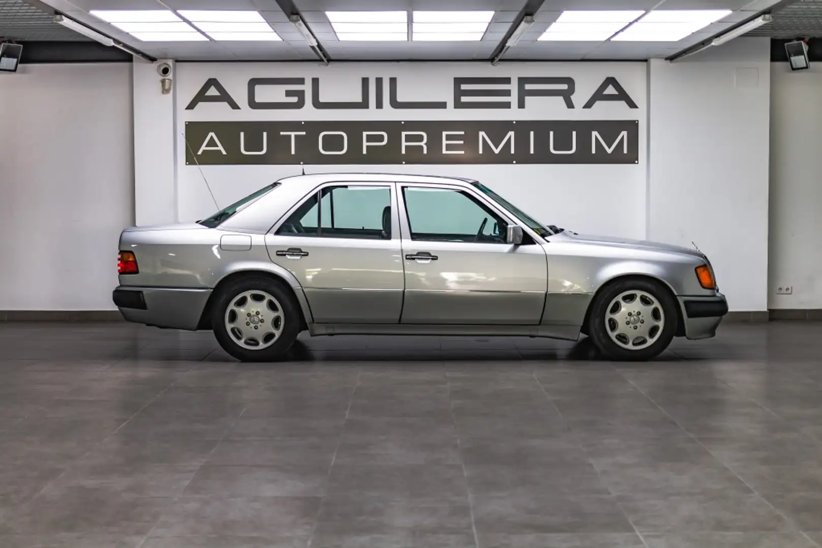 Mercedes-Benz 260 500E Silber - 2
