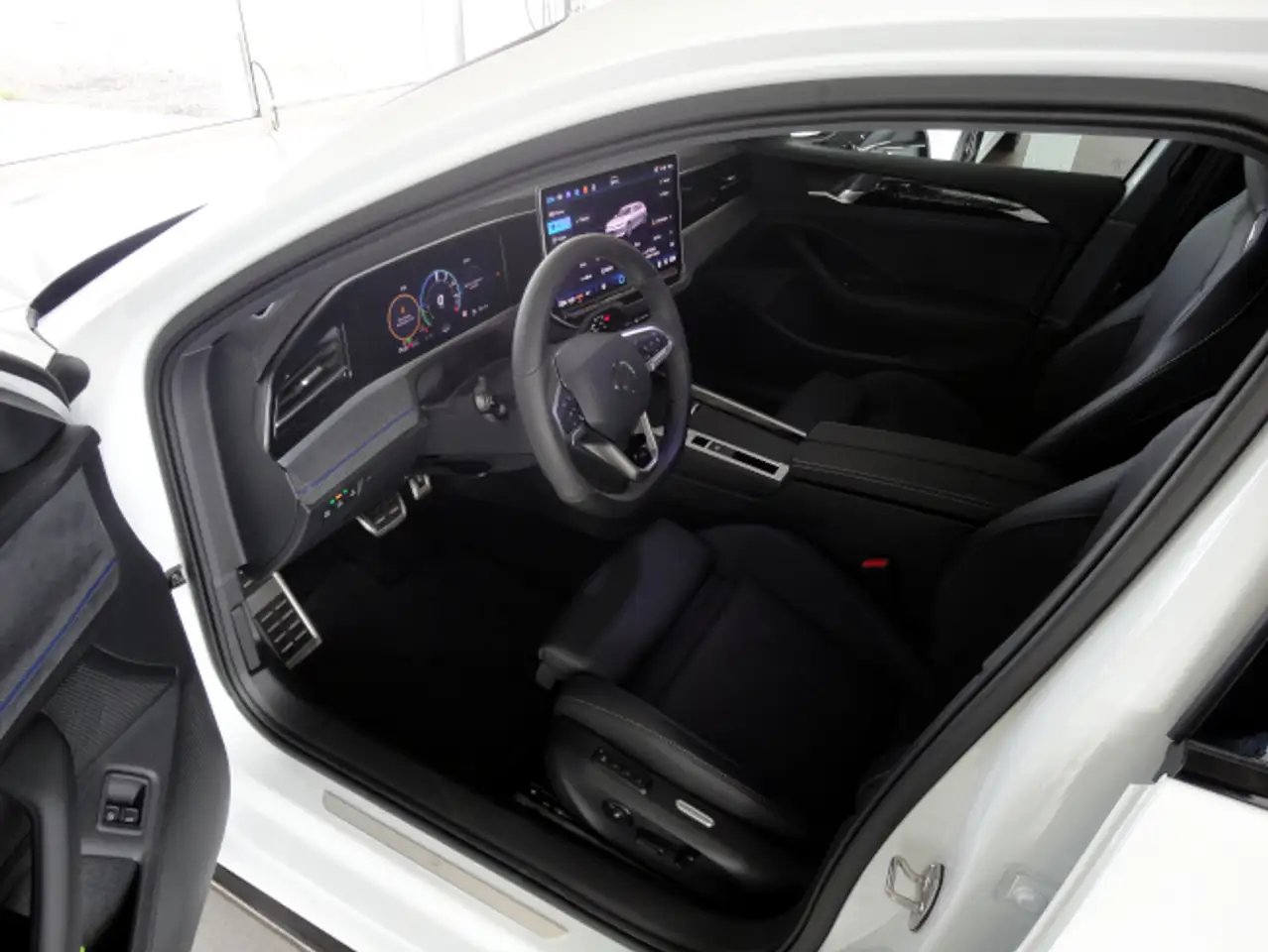 Volkswagen Passat R-Line Edition eHybrid PHEV, миниатюра 4