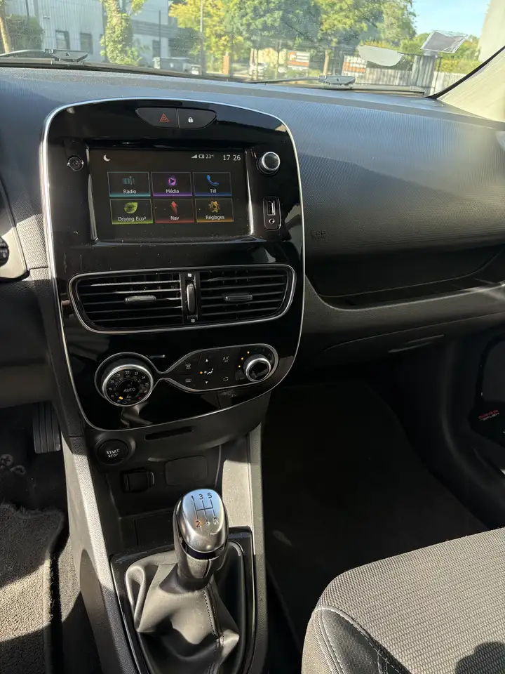 Renault Clio Citadine 5 portes — photo 8