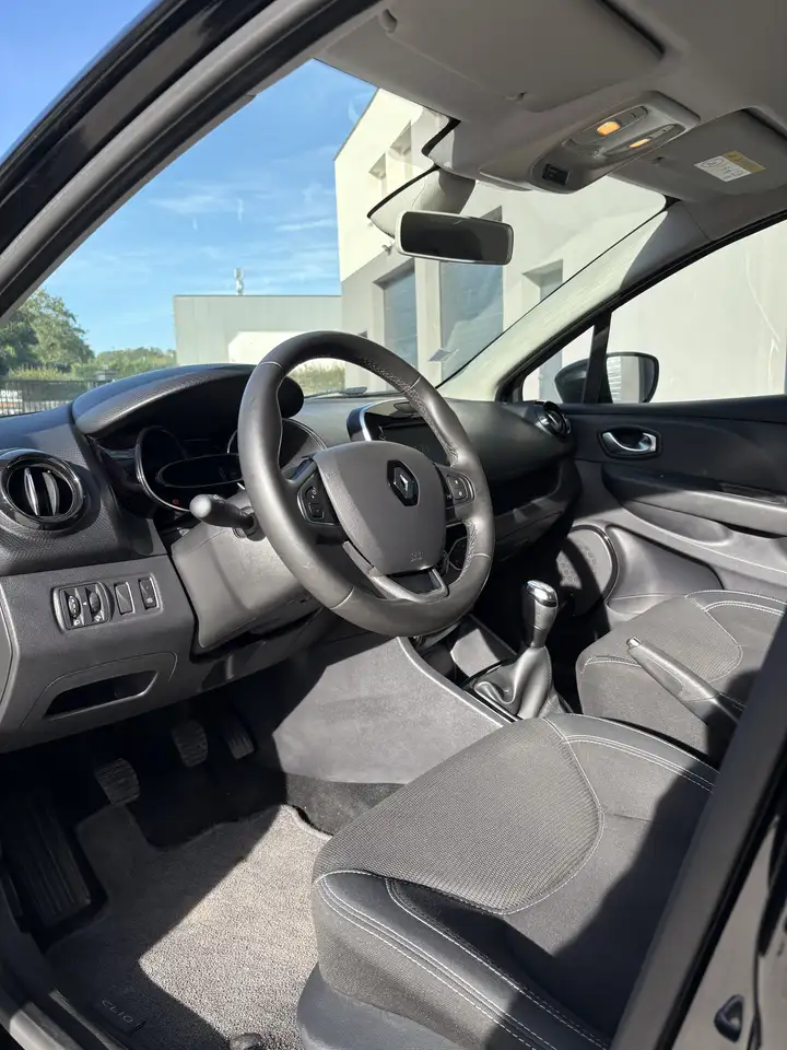 Renault Clio Citadine 5 portes — photo 6