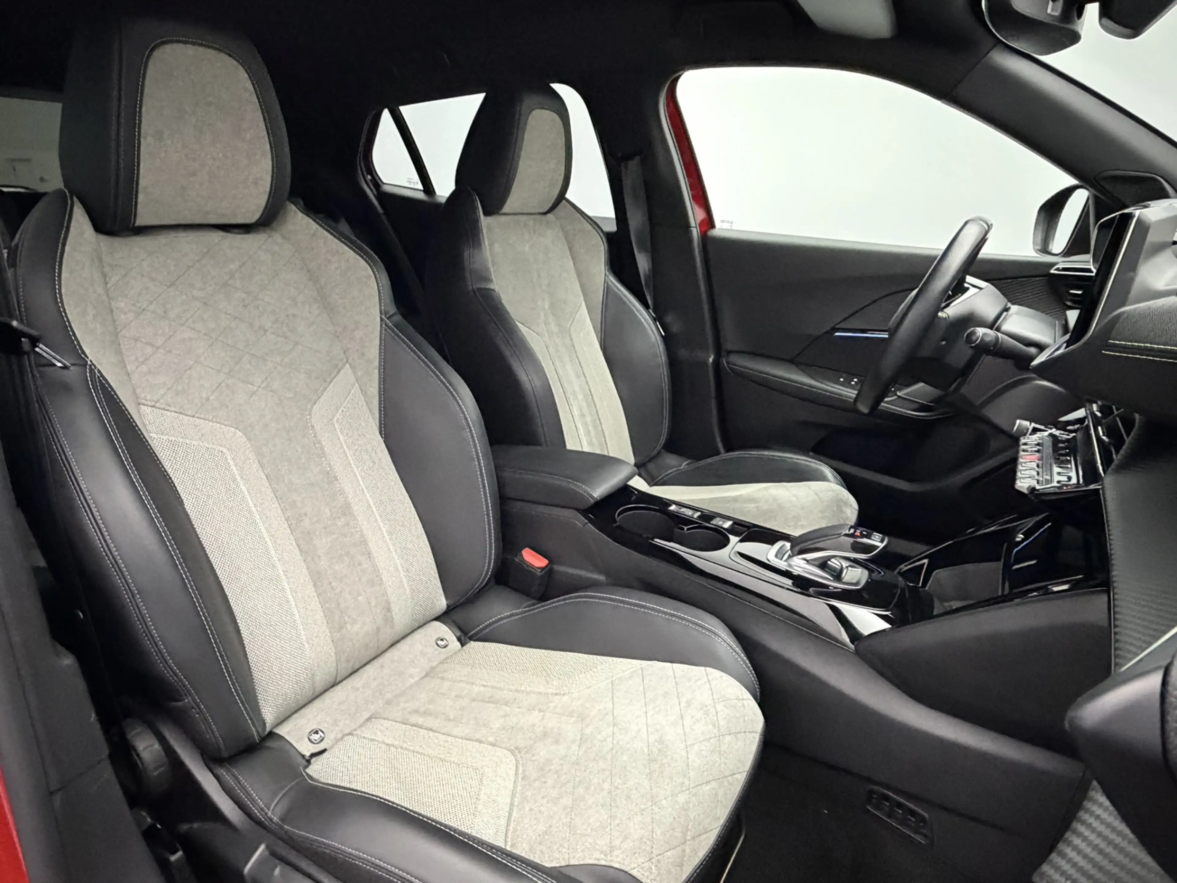 Peugeot e-2008 EV GT Pack 50 kWh 3-Fase SOH 97% | 3D i-Cockpit | — photo 9