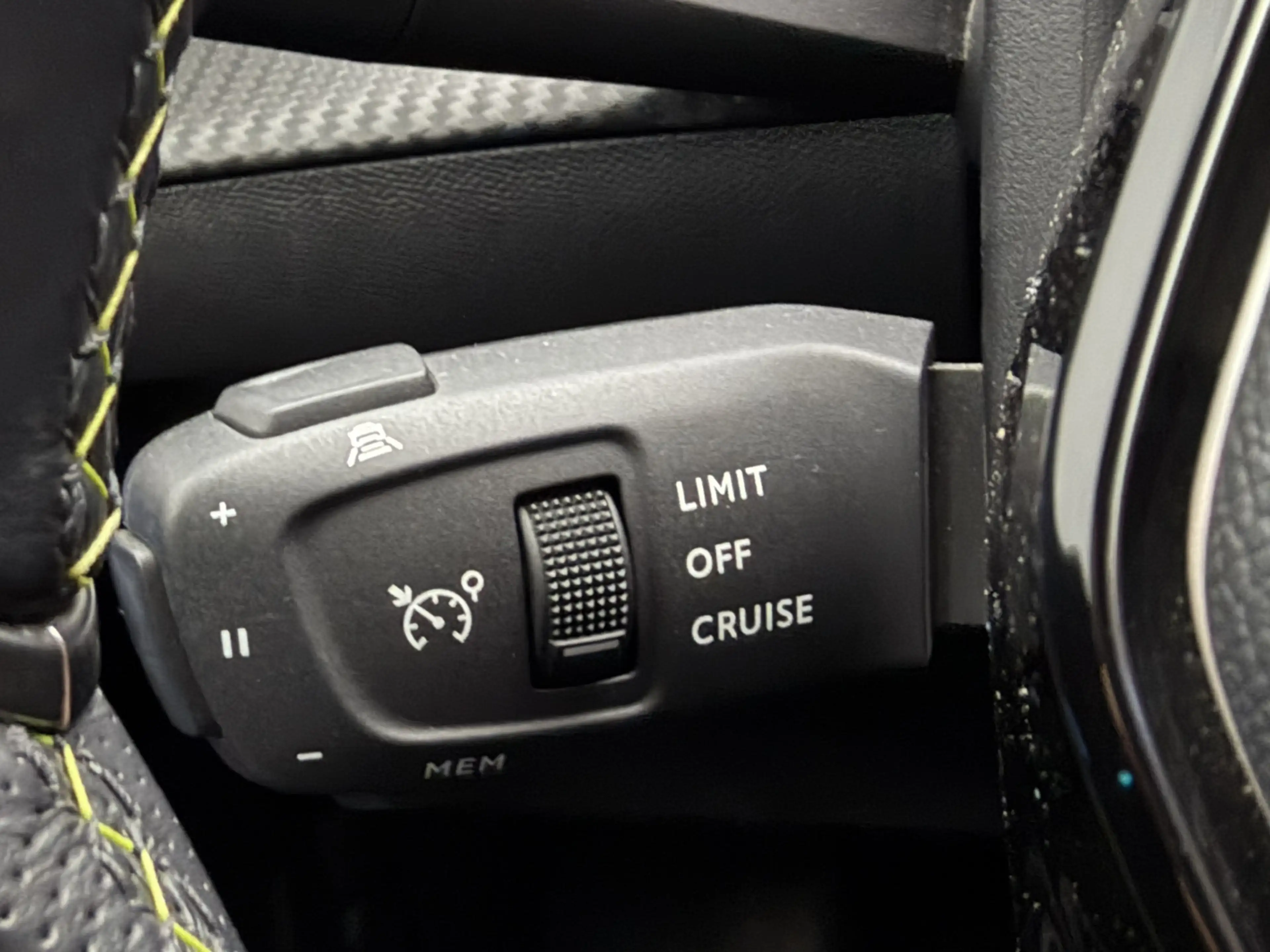 Peugeot e-2008 EV GT Pack 50 kWh 3-Fase SOH 97% | 3D i-Cockpit | — photo 13