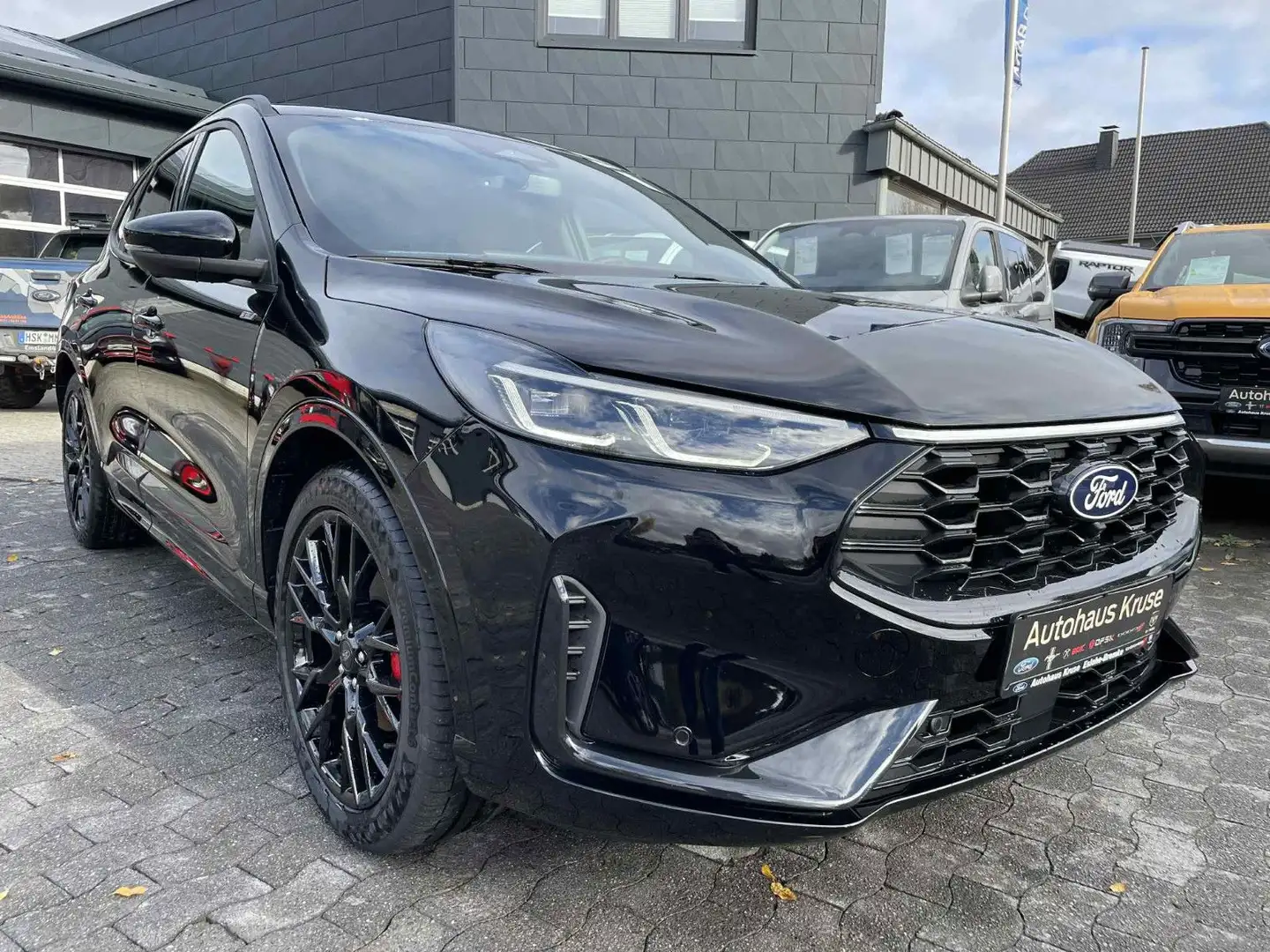 Ford Kuga 2.5 Duratec FHEV ST-Line X Aut. 132kW Schwarz - 1